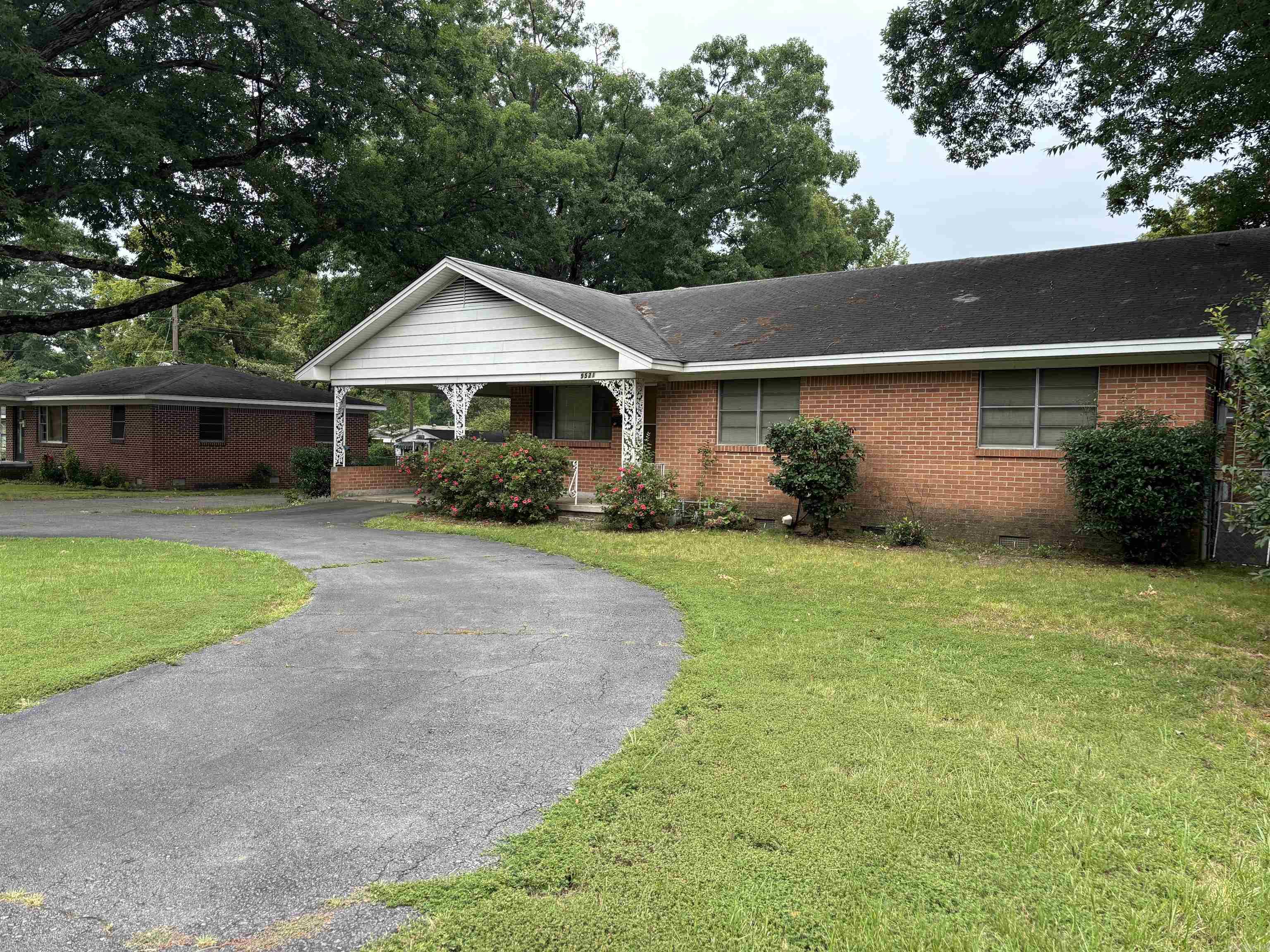 9521 W Markham  Little Rock, AR
