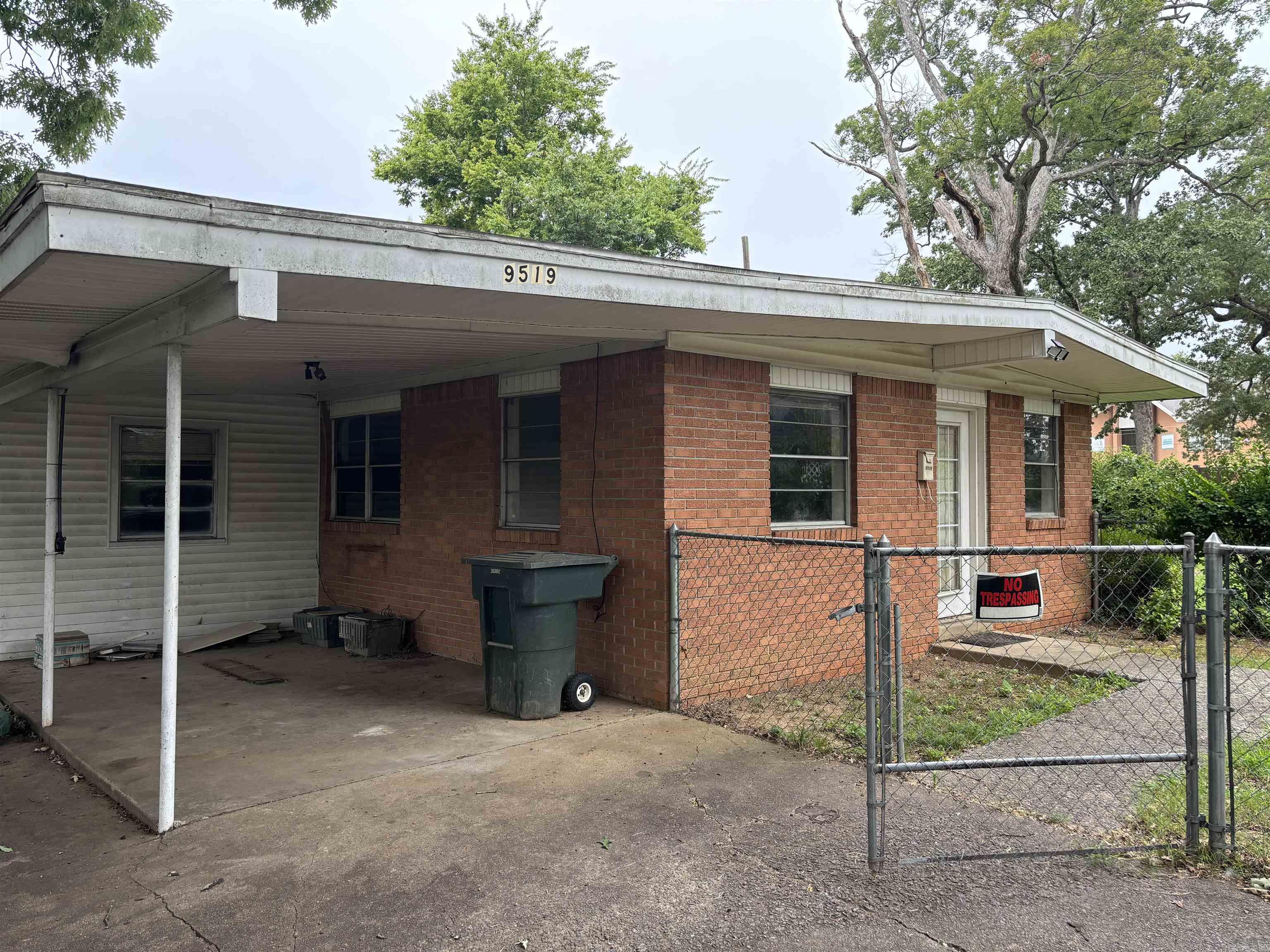 9521 W Markham  Little Rock, AR