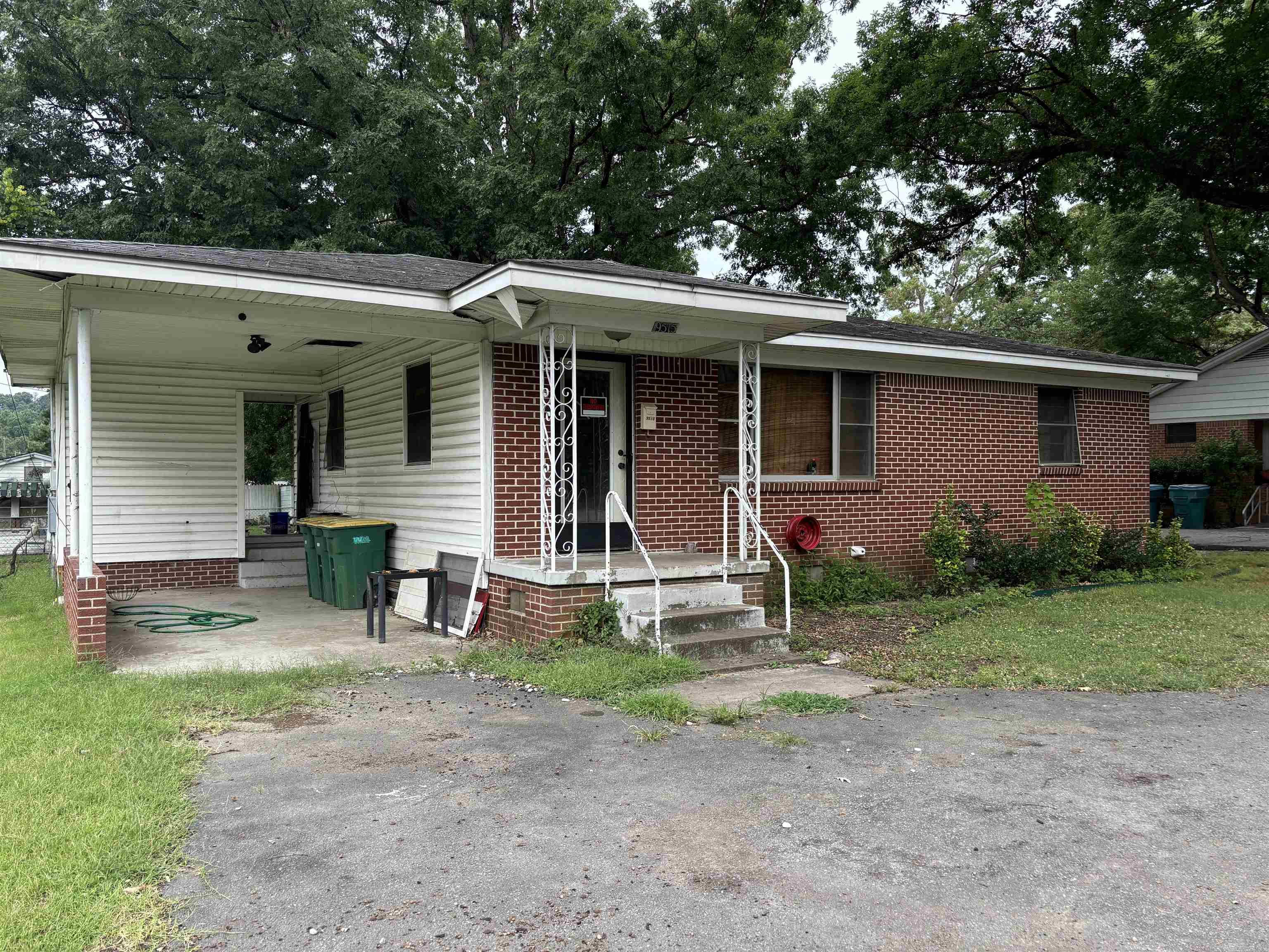 9521 W Markham  Little Rock, AR