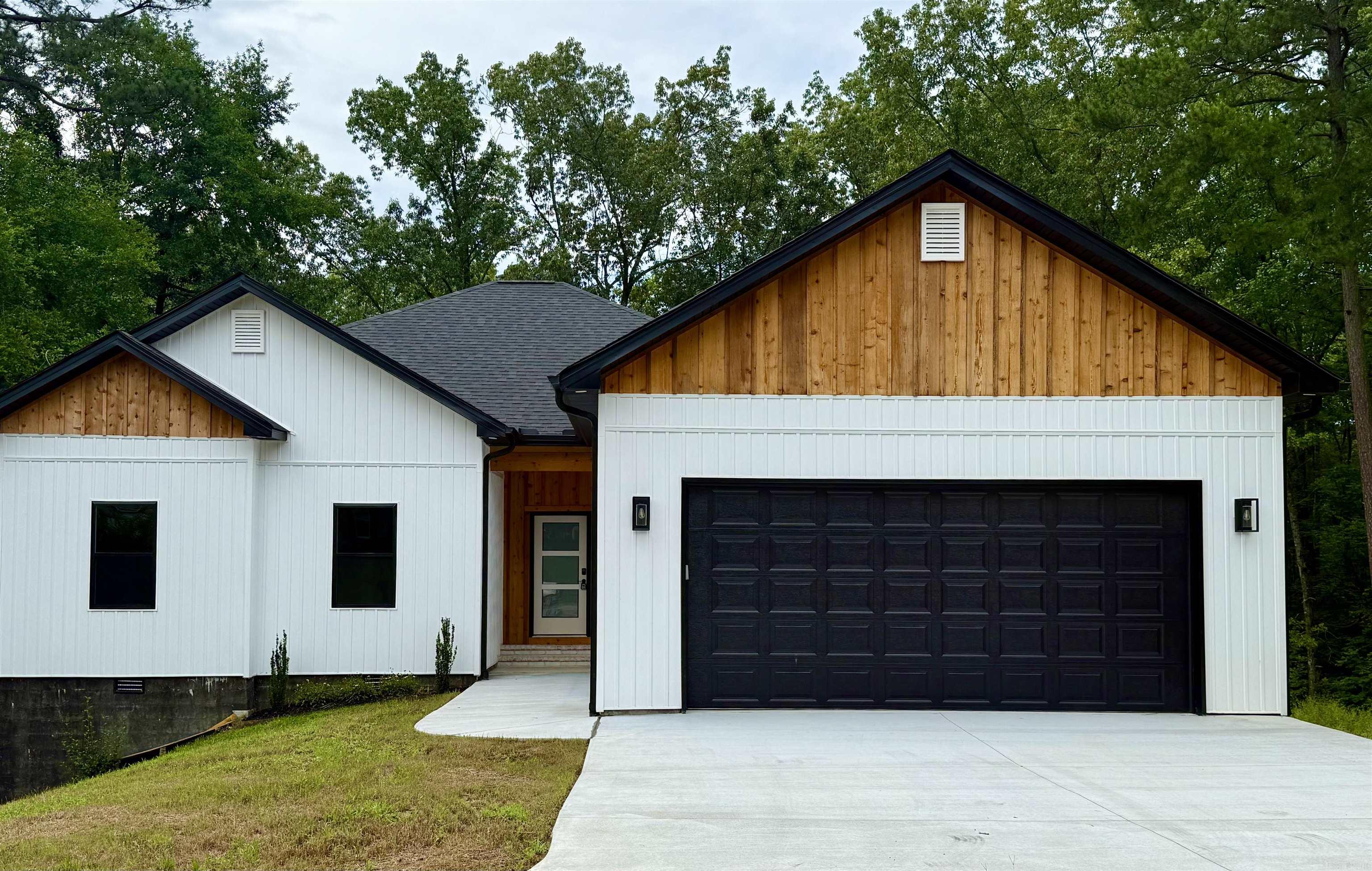 2002 Cherry Crossing  Benton, AR
