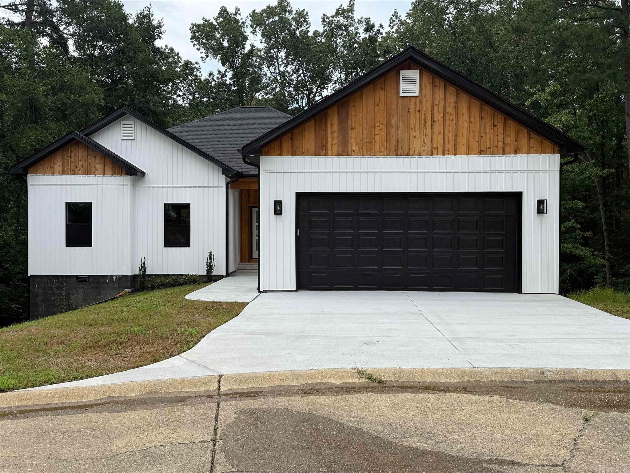 2002 Cherry Crossing  Benton, AR