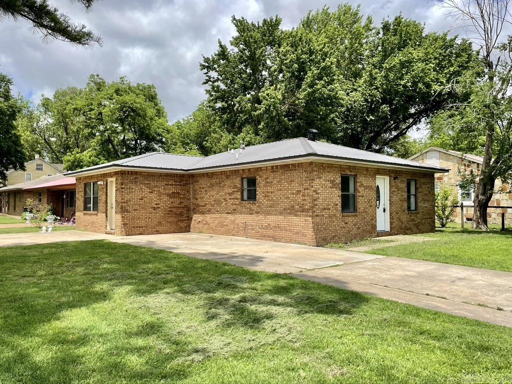 202 W Hazel St  Walnut Ridge, AR