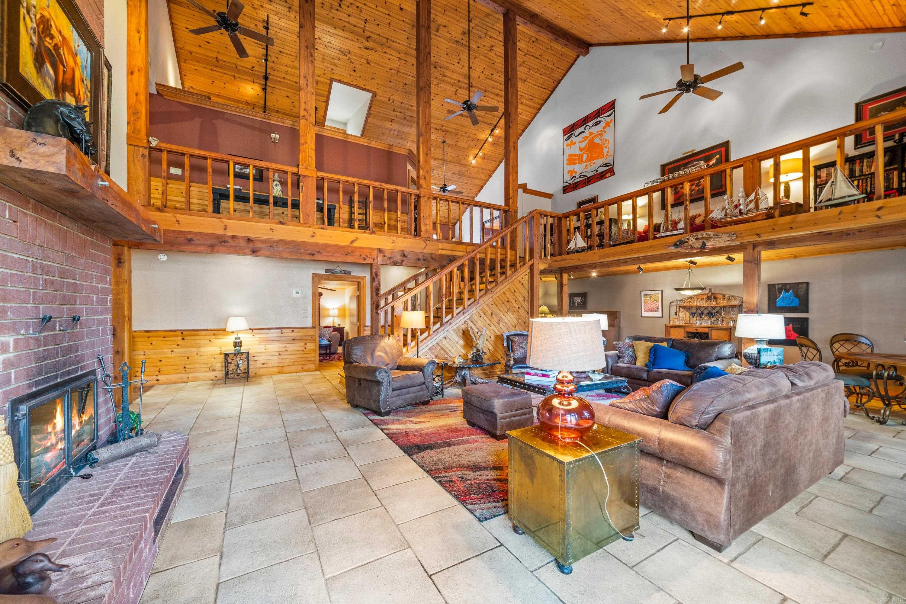 240  Brady Mountain  Hot Springs, AR