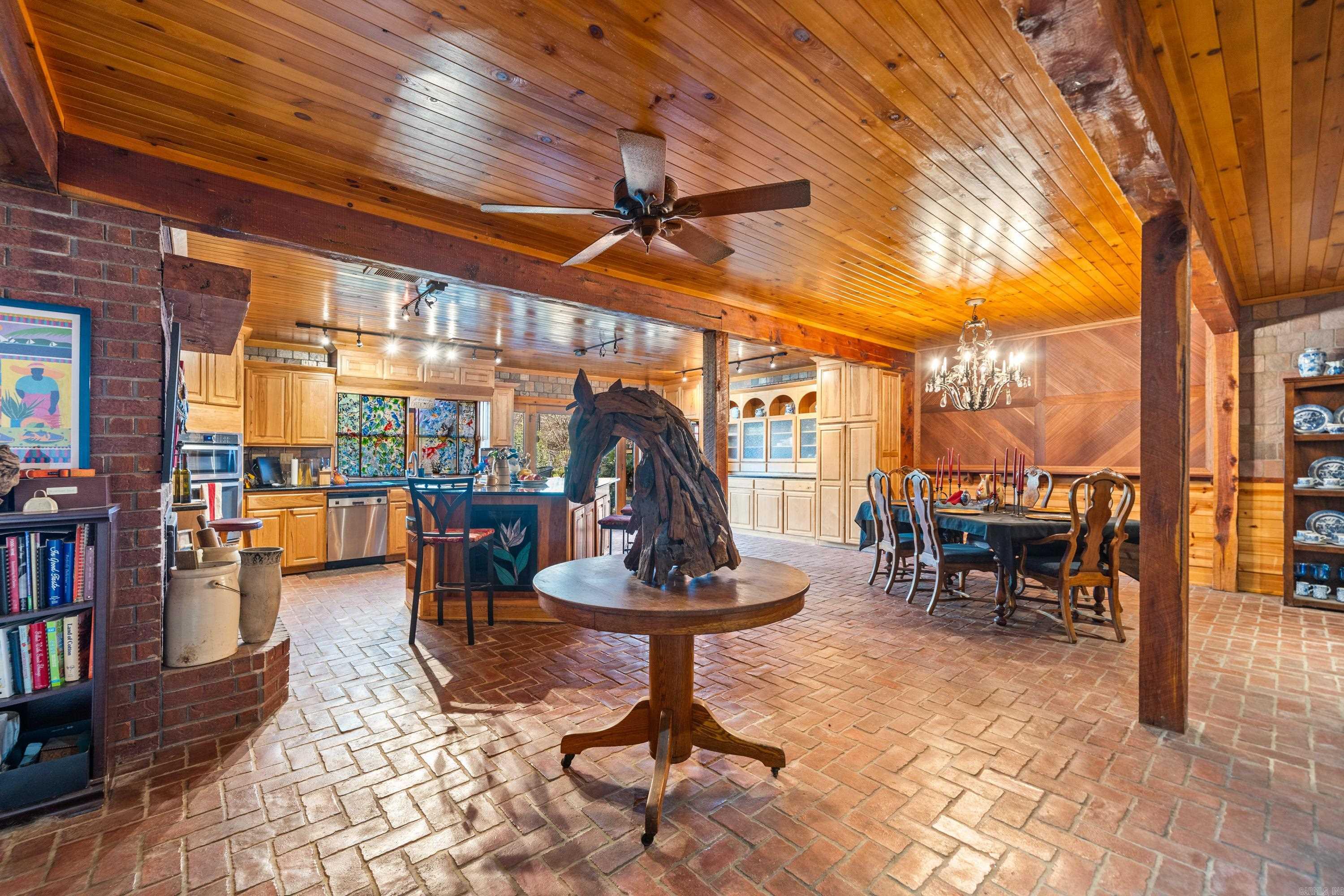 240  Brady Mountain  Hot Springs, AR