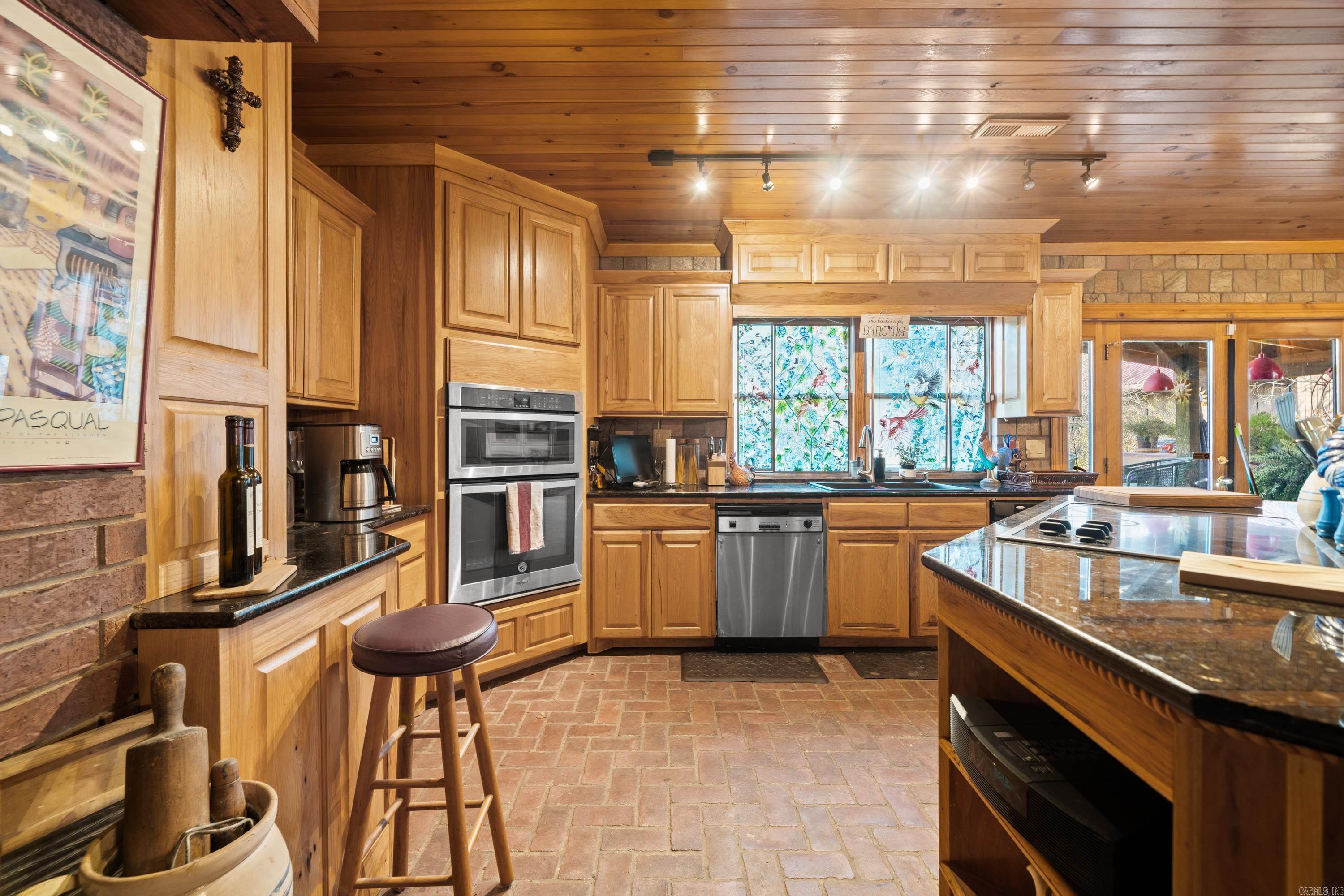 240  Brady Mountain  Hot Springs, AR