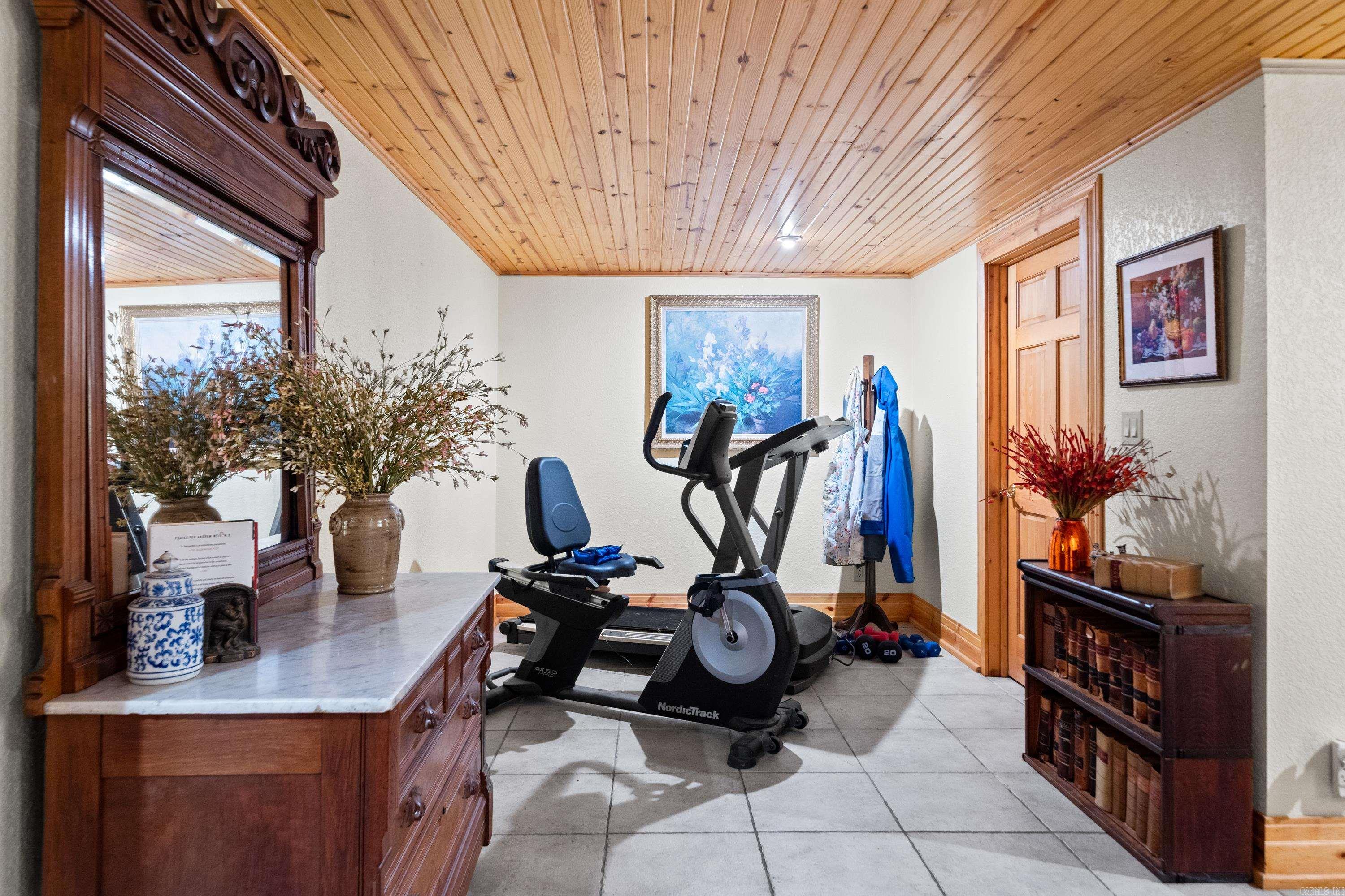 240  Brady Mountain  Hot Springs, AR