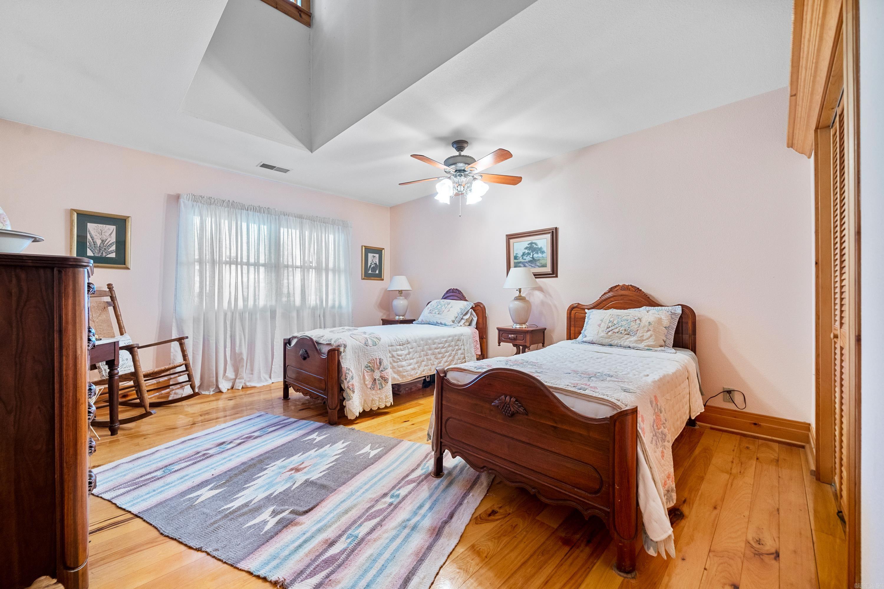 240  Brady Mountain  Hot Springs, AR