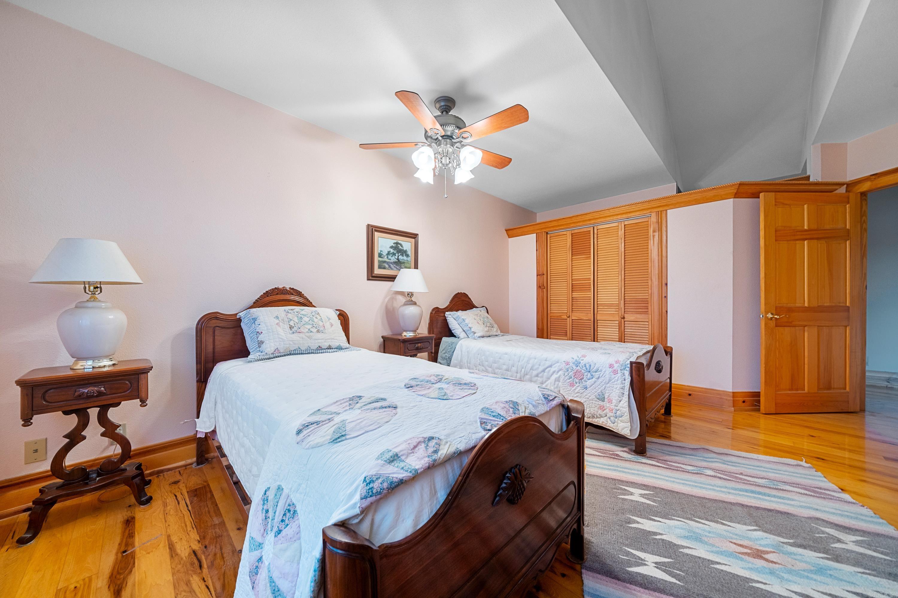 240  Brady Mountain  Hot Springs, AR