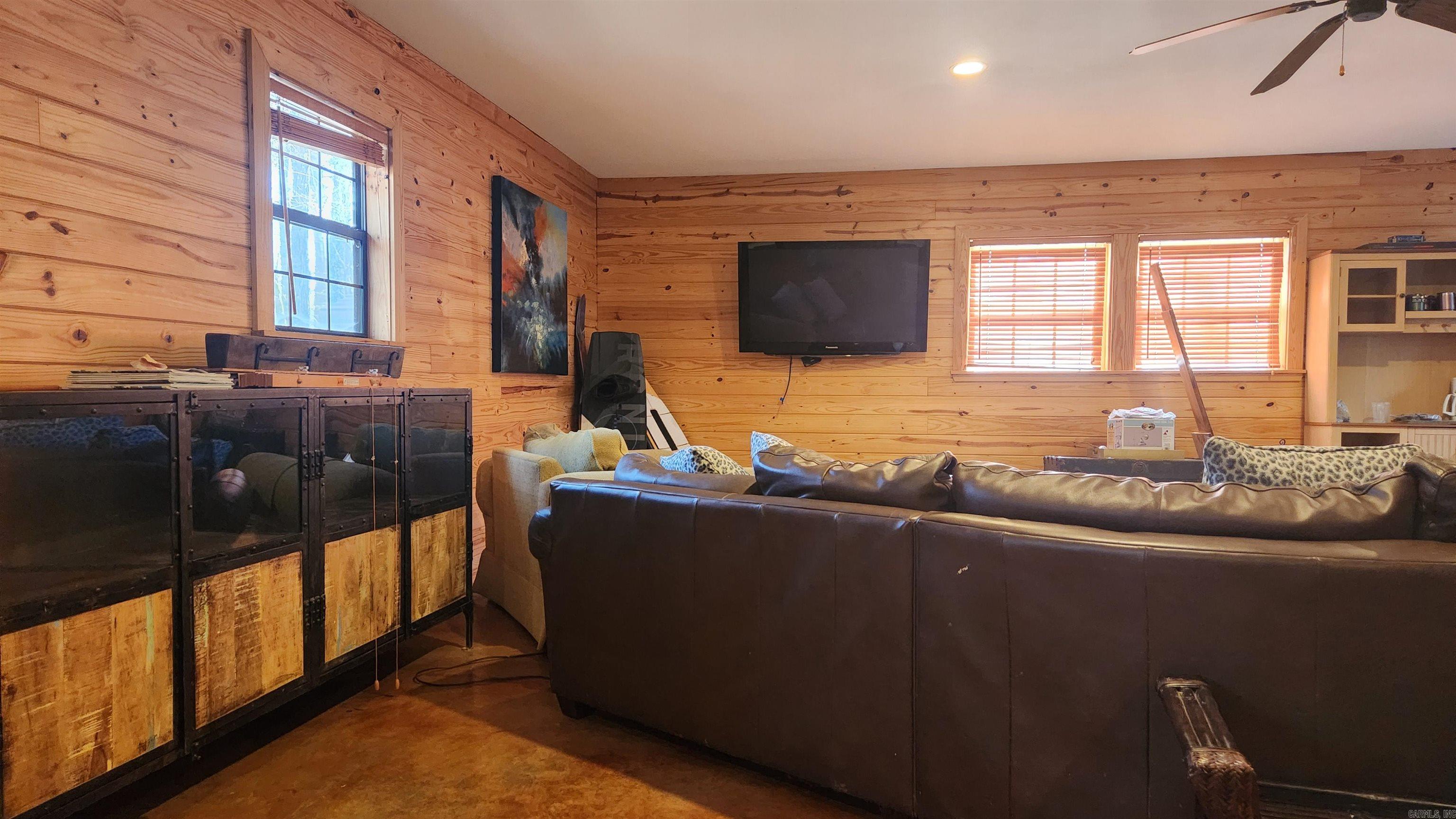 88  Oakwood Rd  Mount Ida, AR