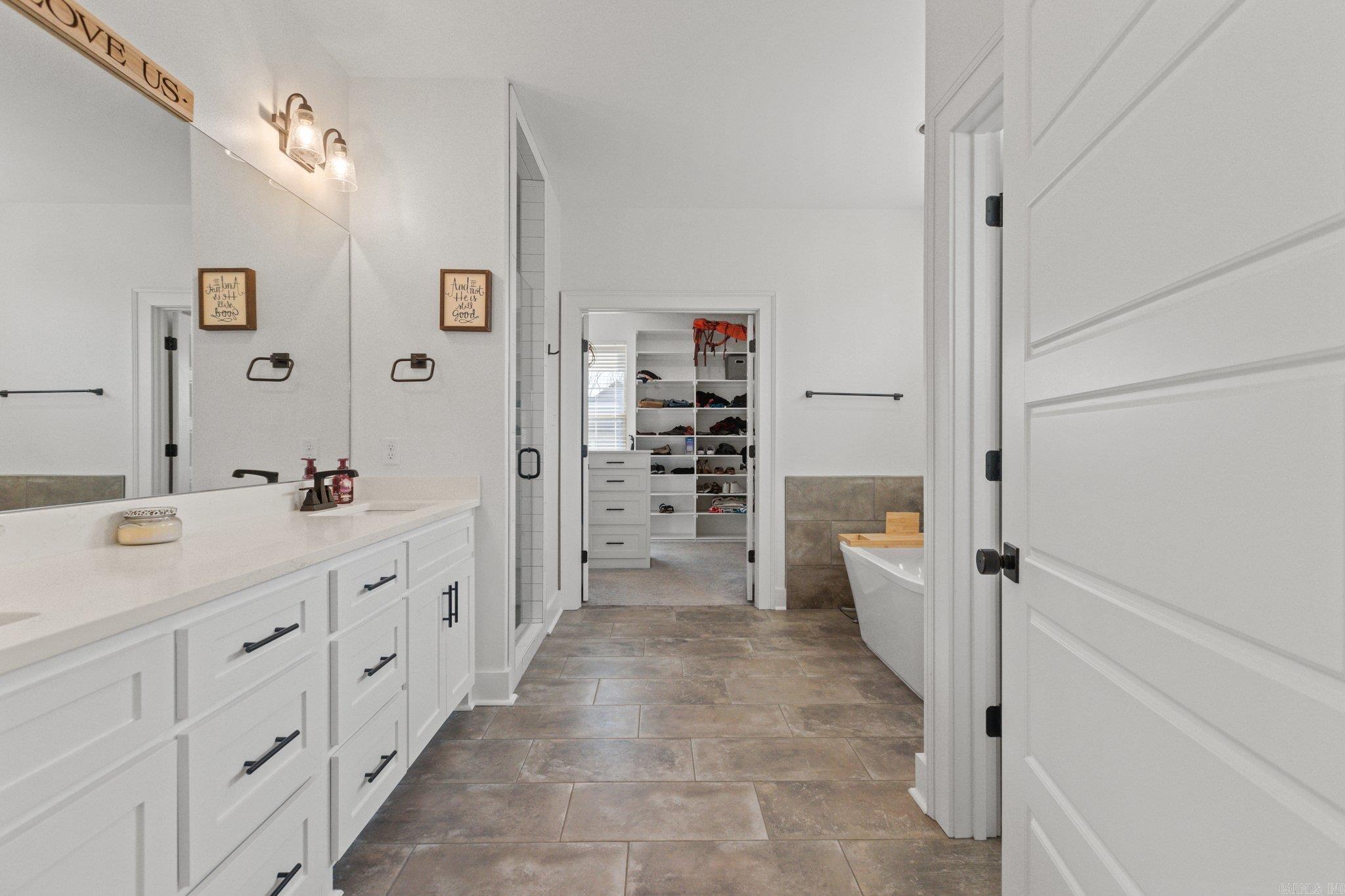 834  Grand Teton  Benton, AR