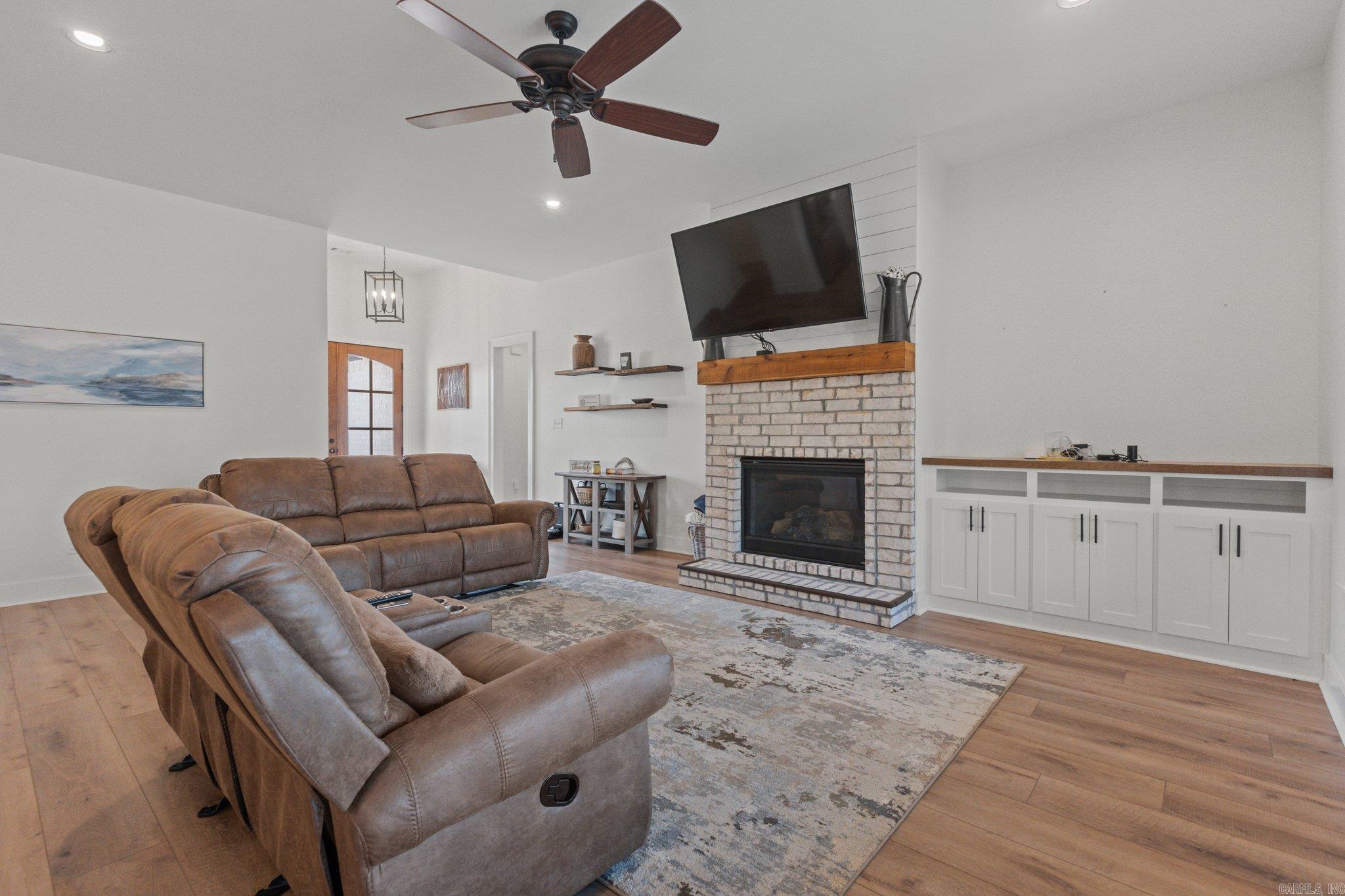 834  Grand Teton  Benton, AR