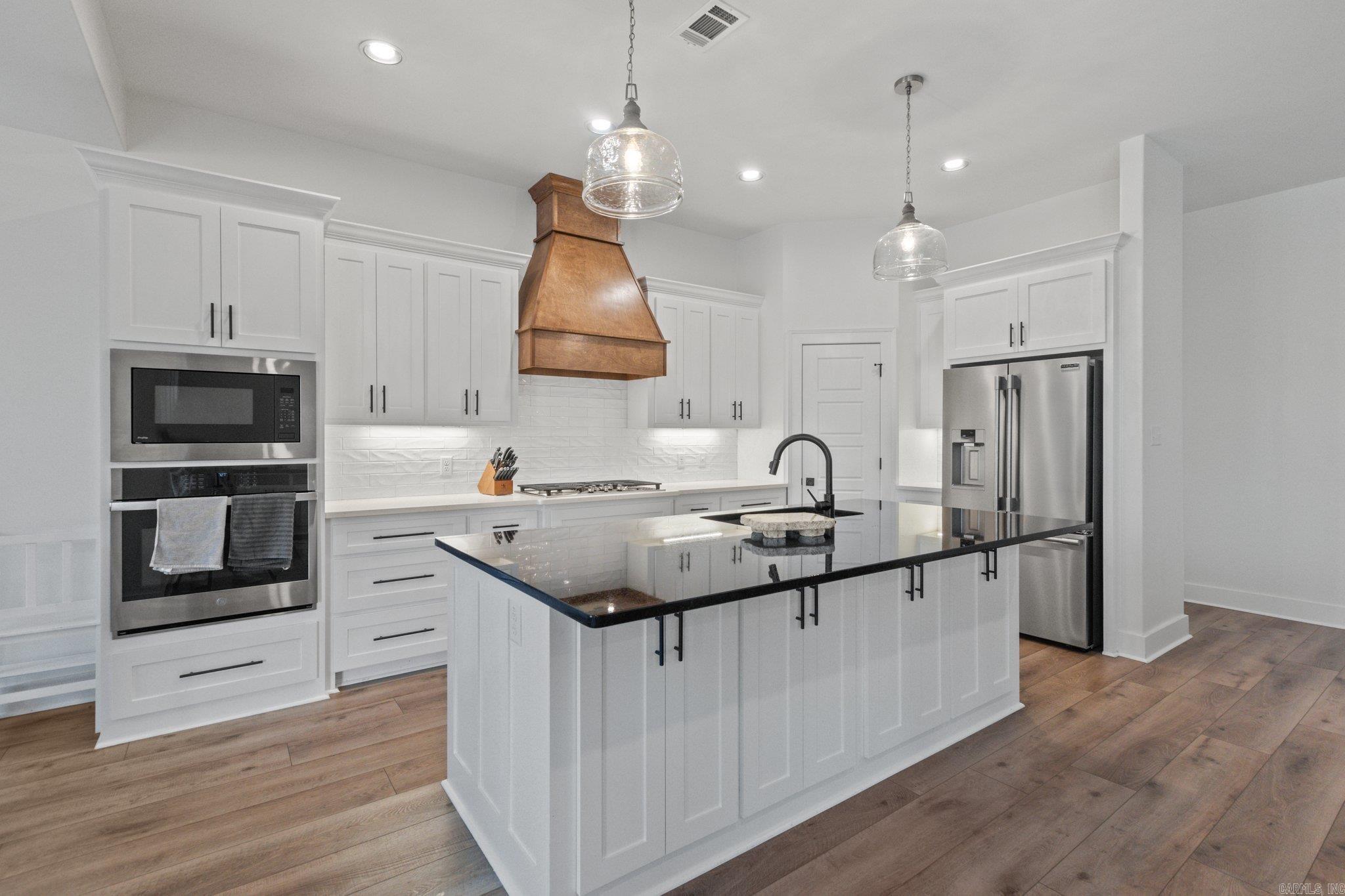 834  Grand Teton  Benton, AR