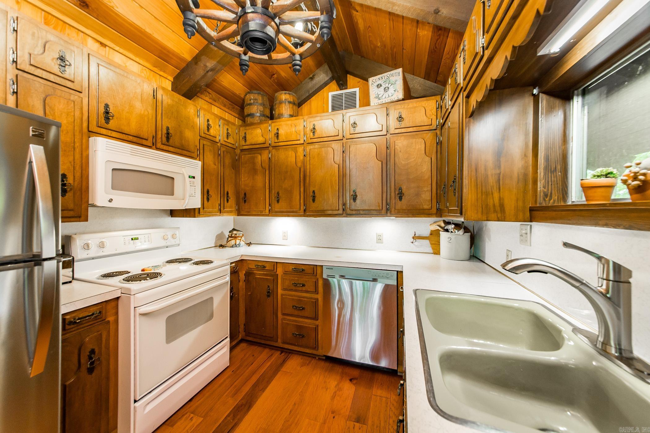 339  Salt Cave  Greers Ferry, AR