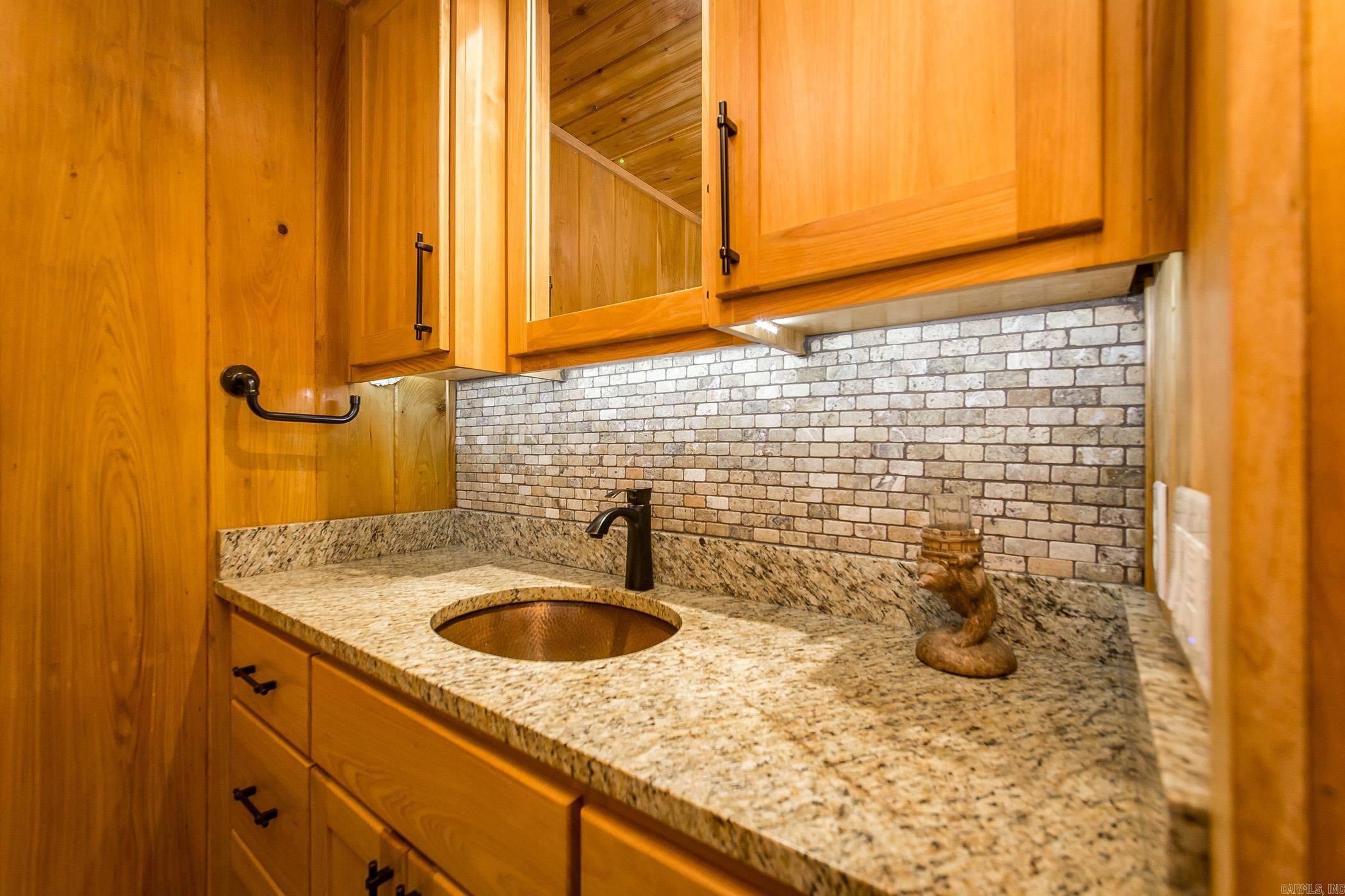 339  Salt Cave  Greers Ferry, AR