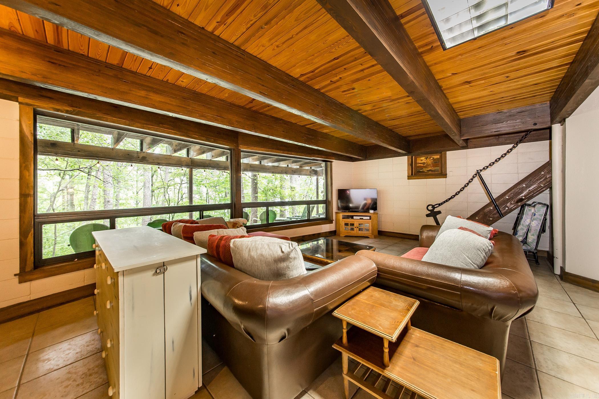 339  Salt Cave  Greers Ferry, AR