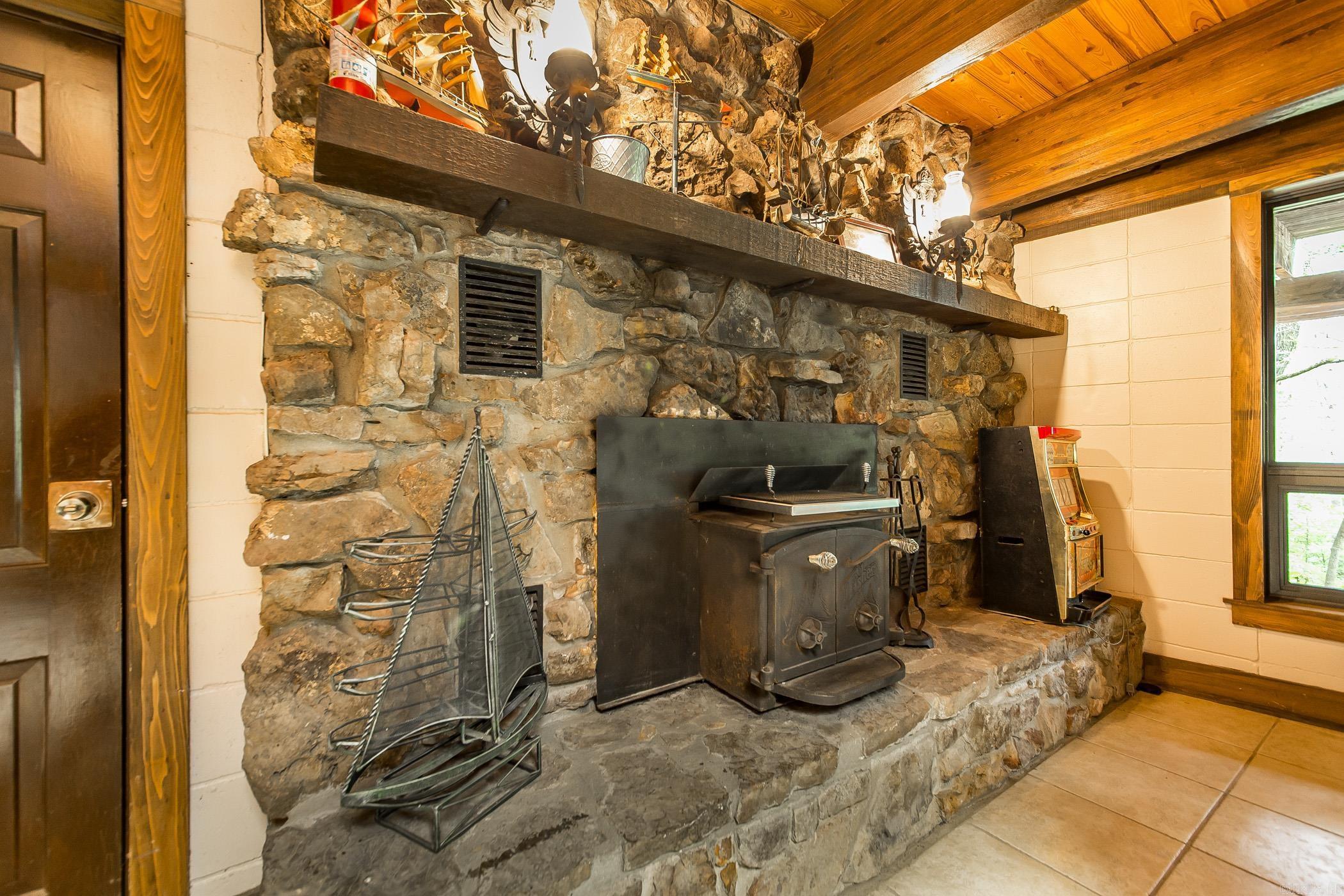 339  Salt Cave  Greers Ferry, AR
