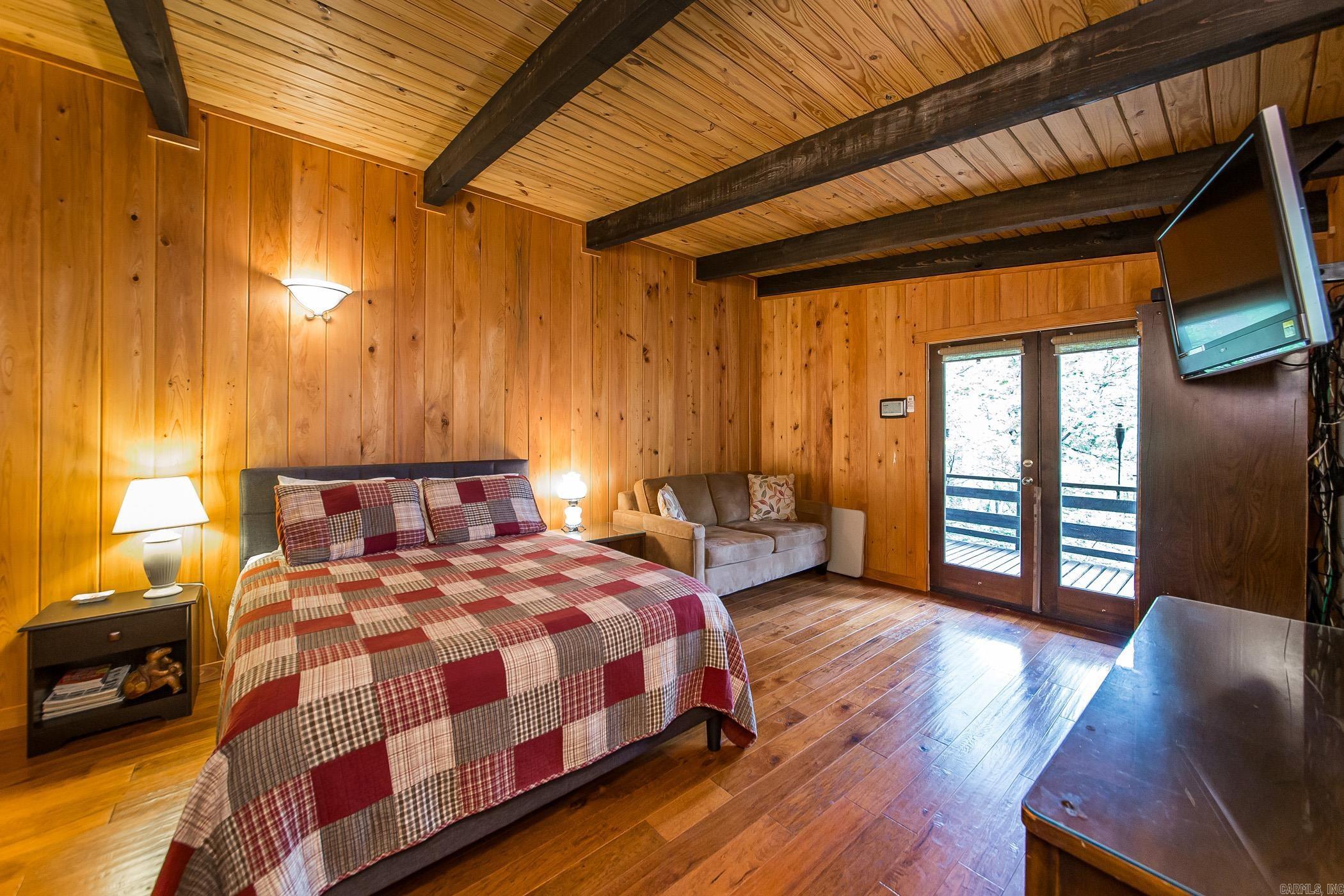 339  Salt Cave  Greers Ferry, AR