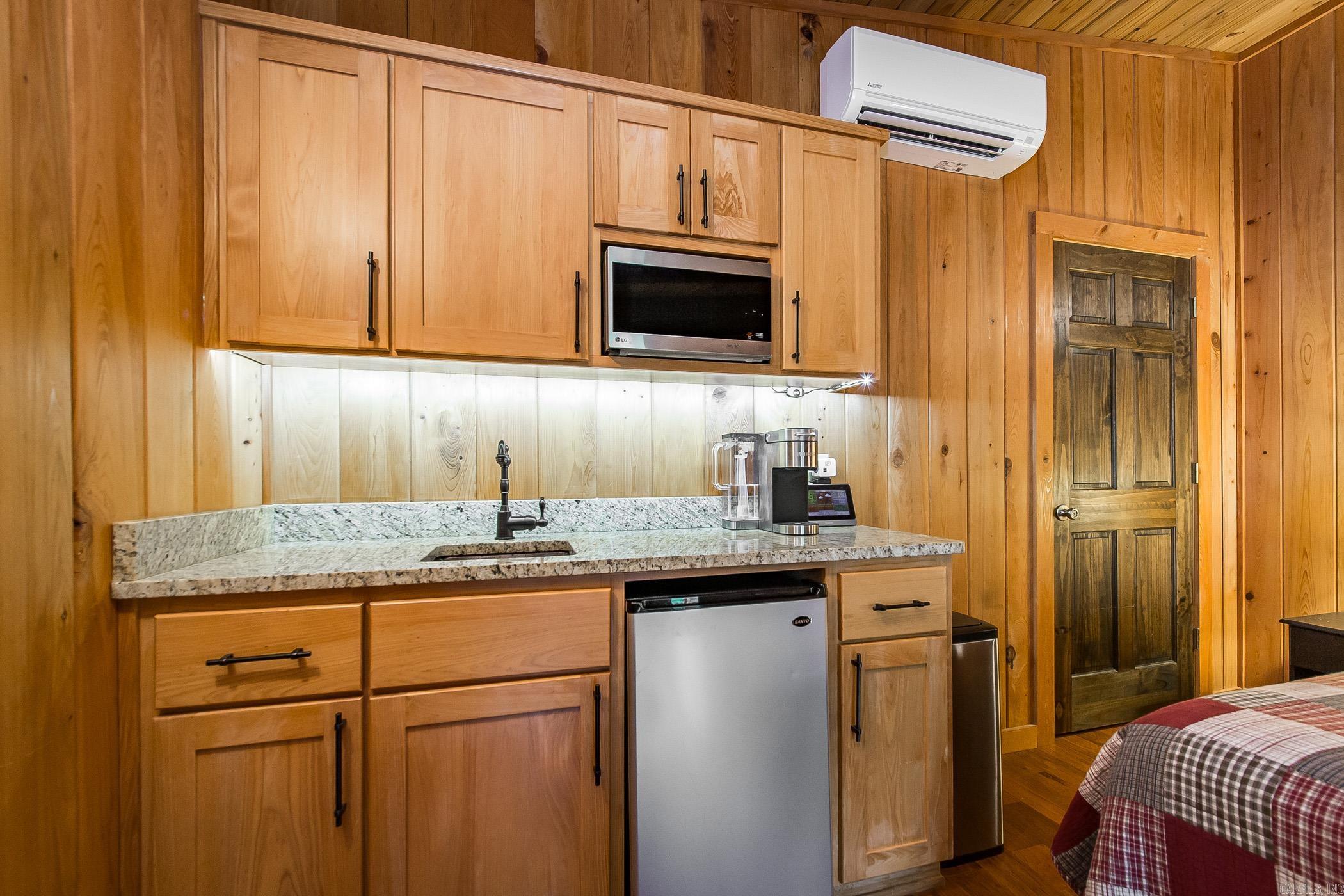 339  Salt Cave  Greers Ferry, AR