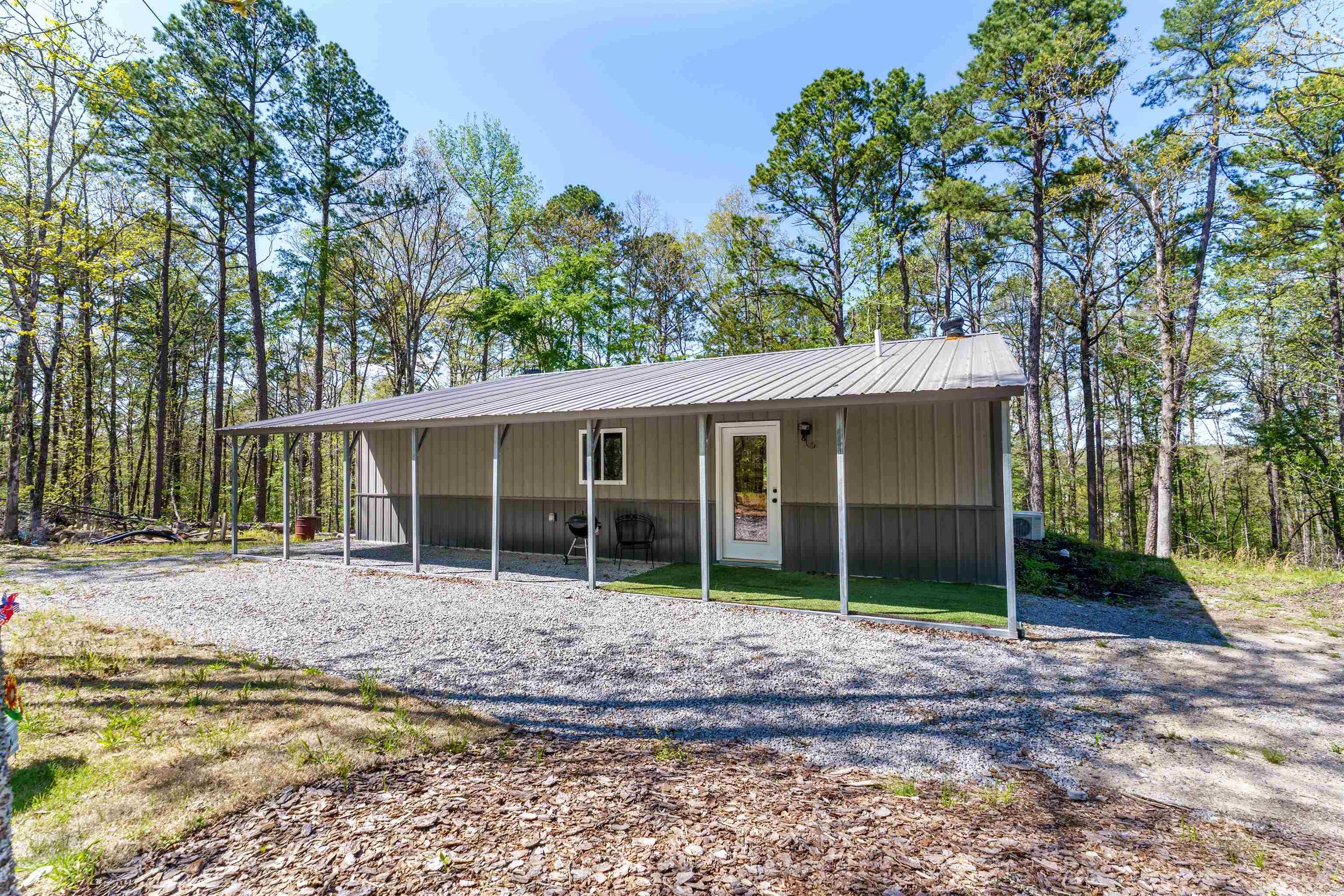 120  Needham  Fountain Lake, AR