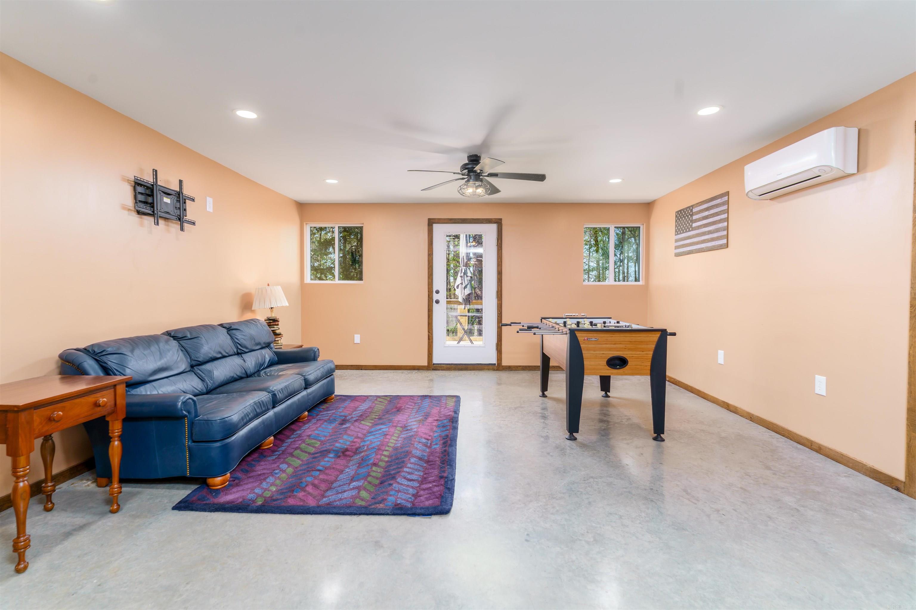 120  Needham  Fountain Lake, AR