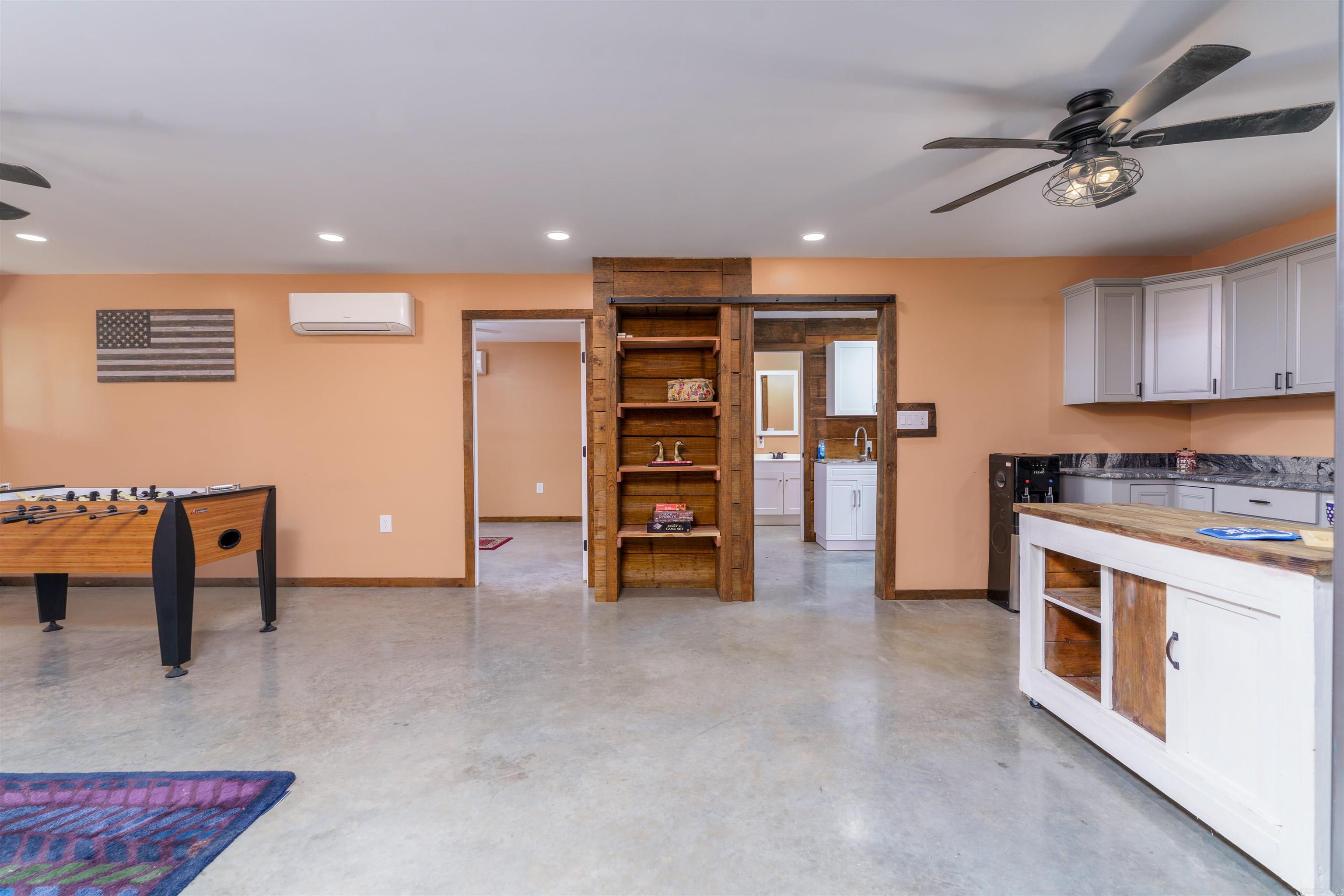 120  Needham  Fountain Lake, AR