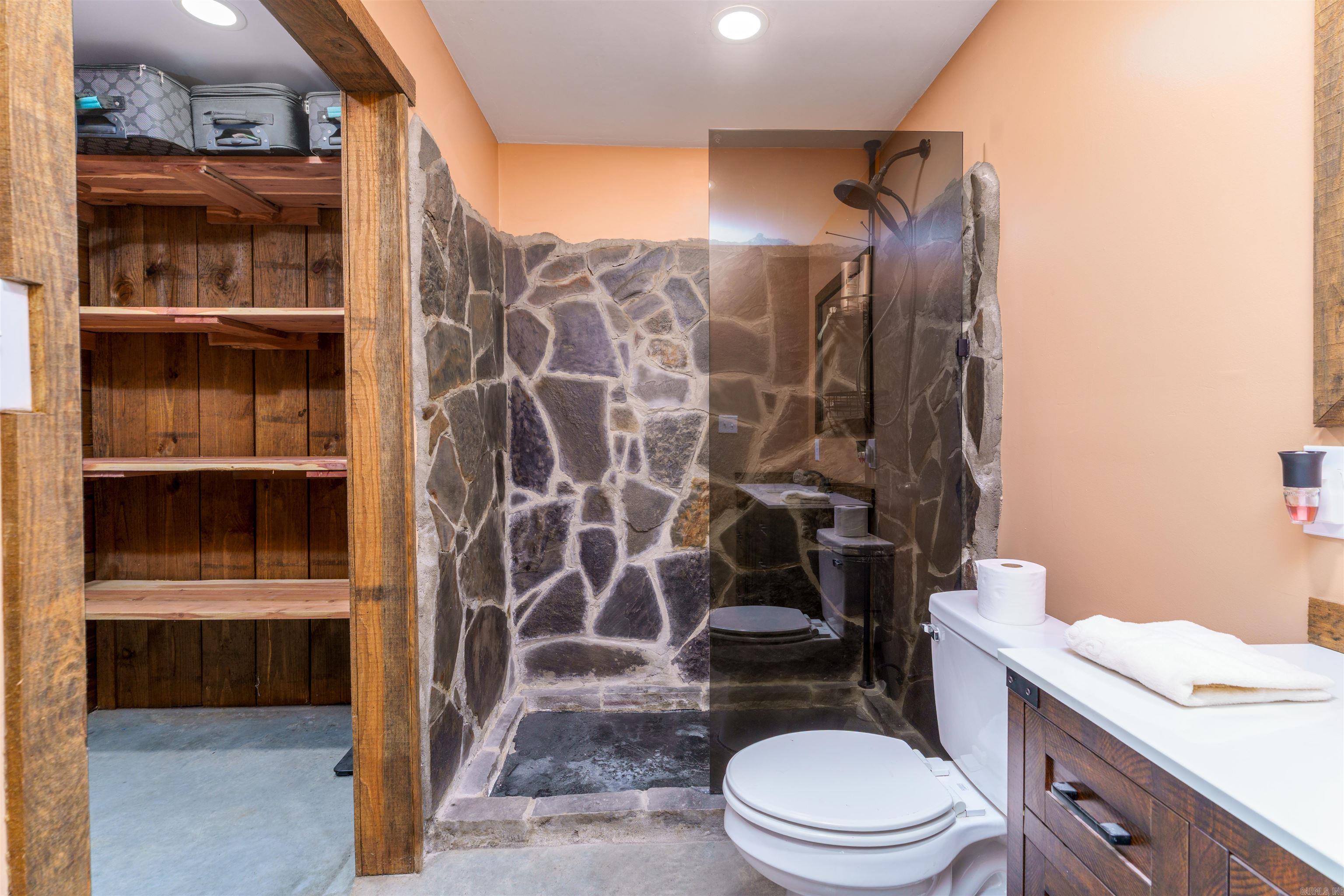 120  Needham  Fountain Lake, AR