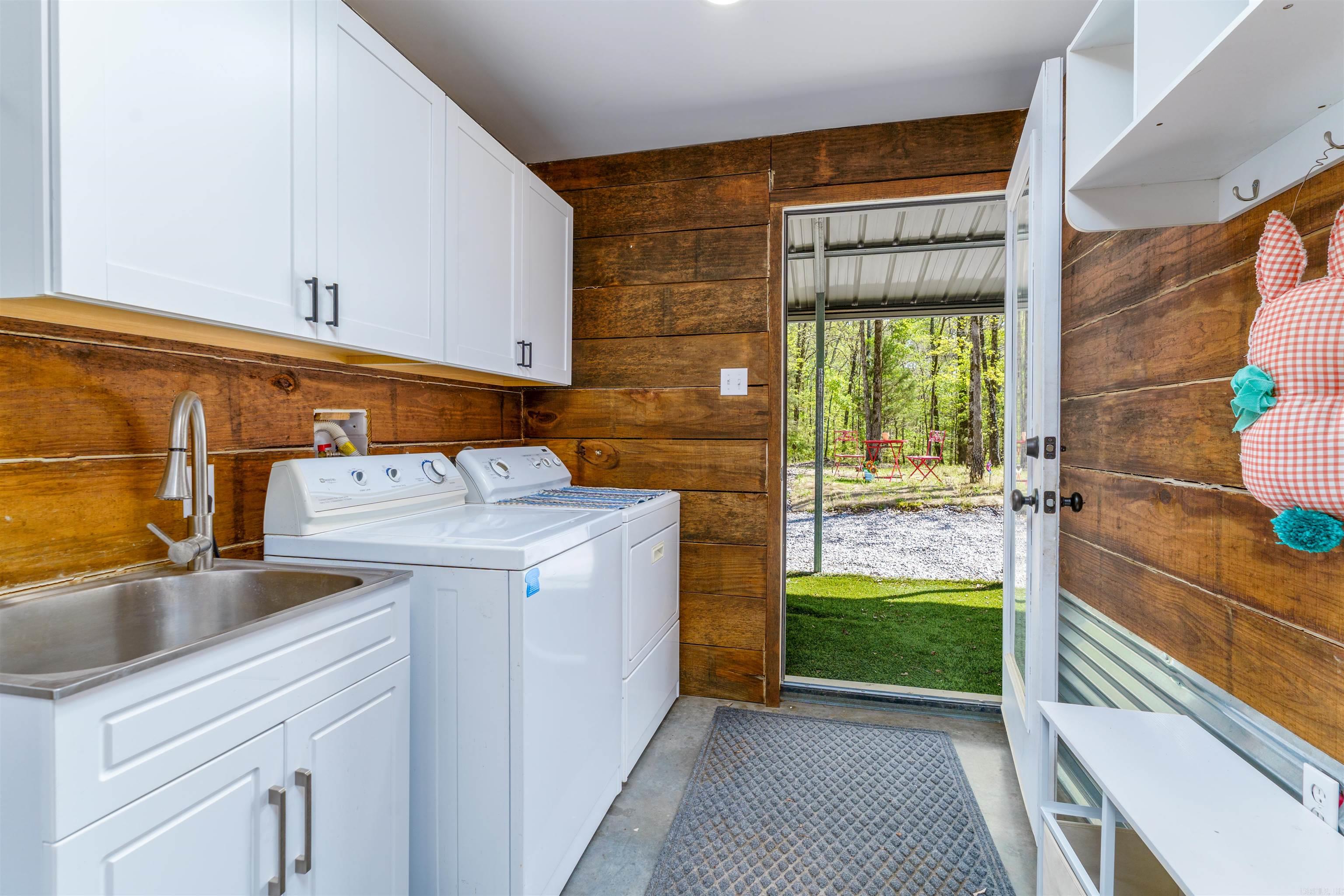 120  Needham  Fountain Lake, AR