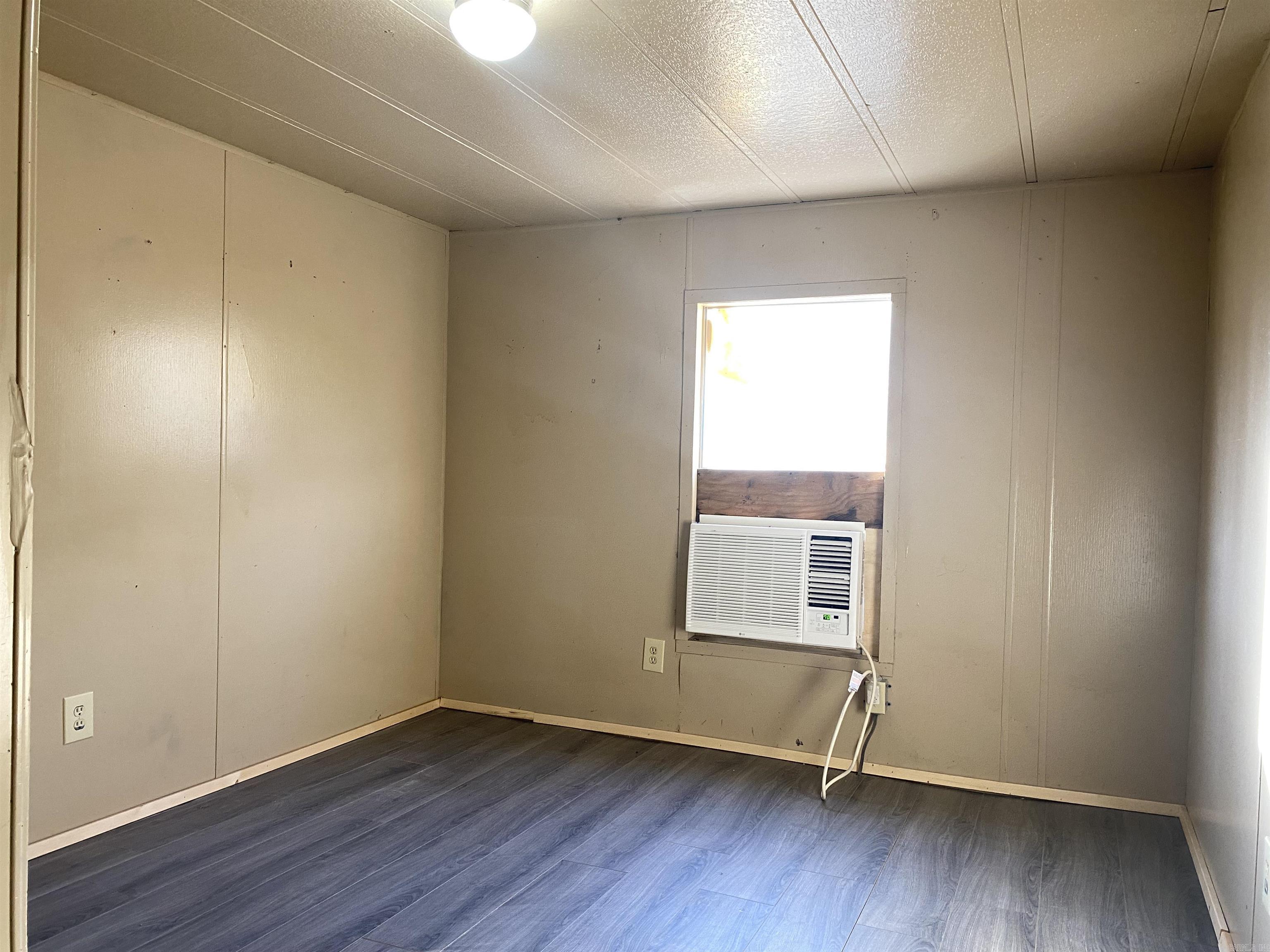 1597 W Highway B  De Queen, AR
