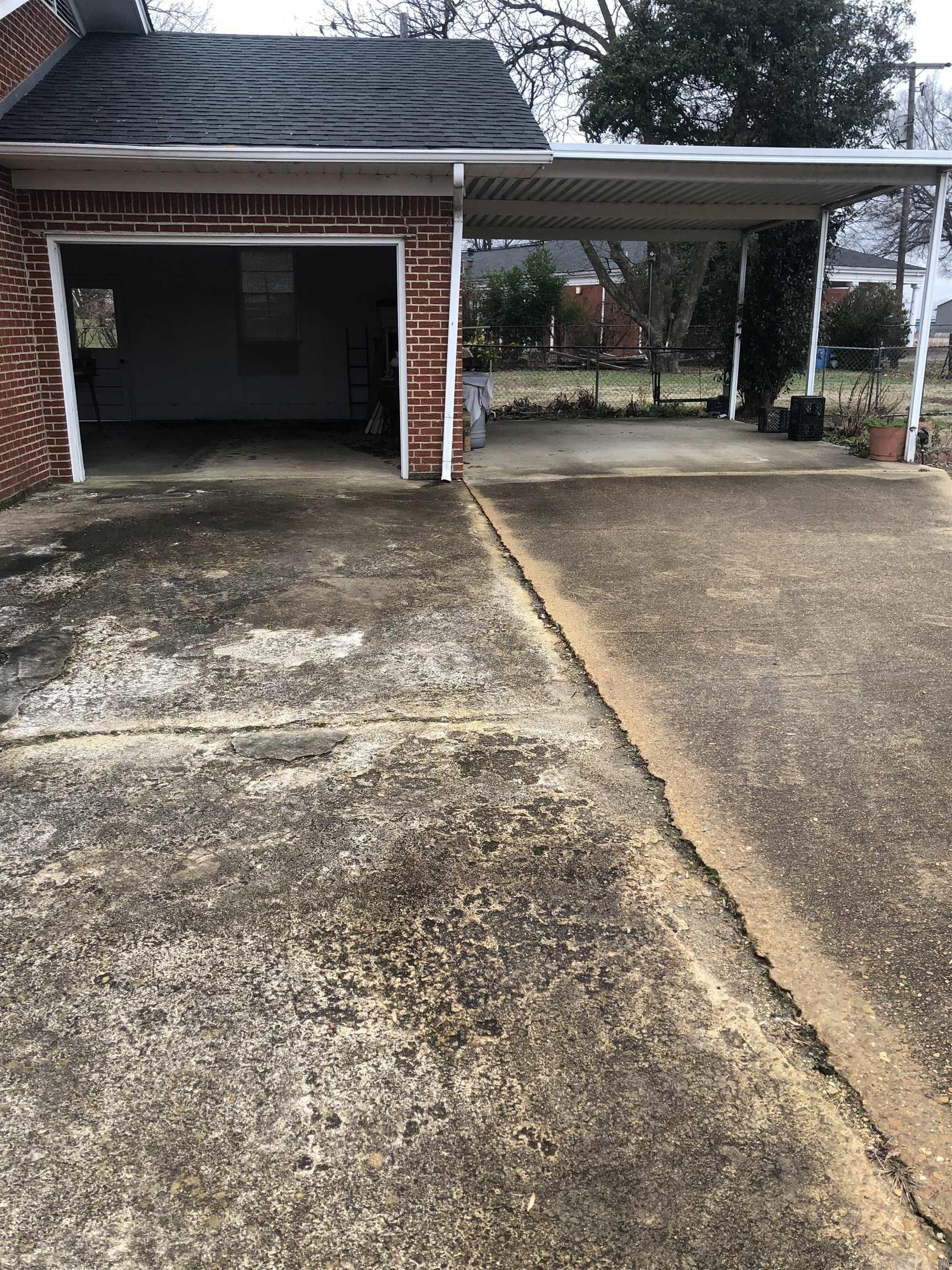 208  5Th St  Hughes, AR