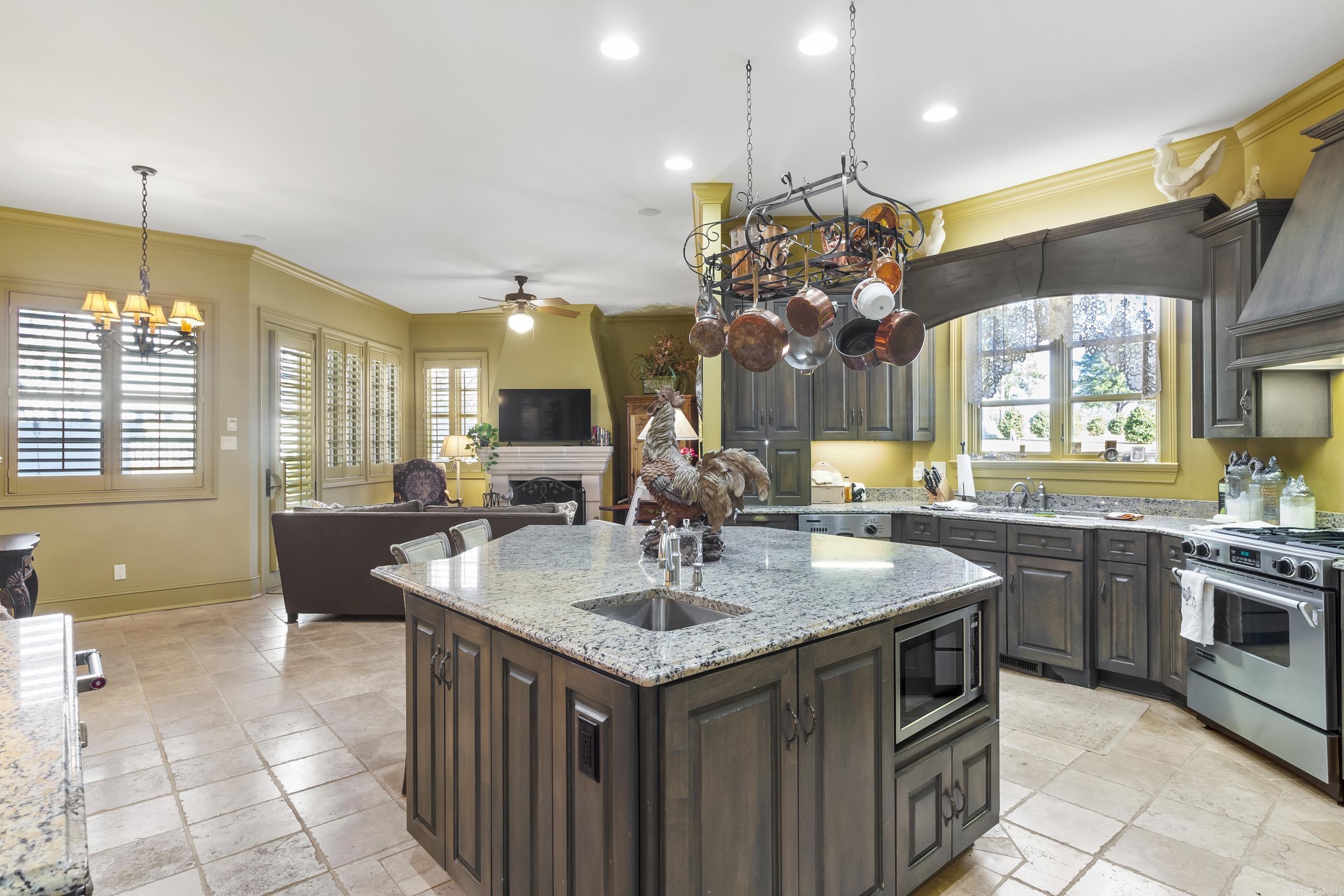 60  Country Club  Searcy, AR