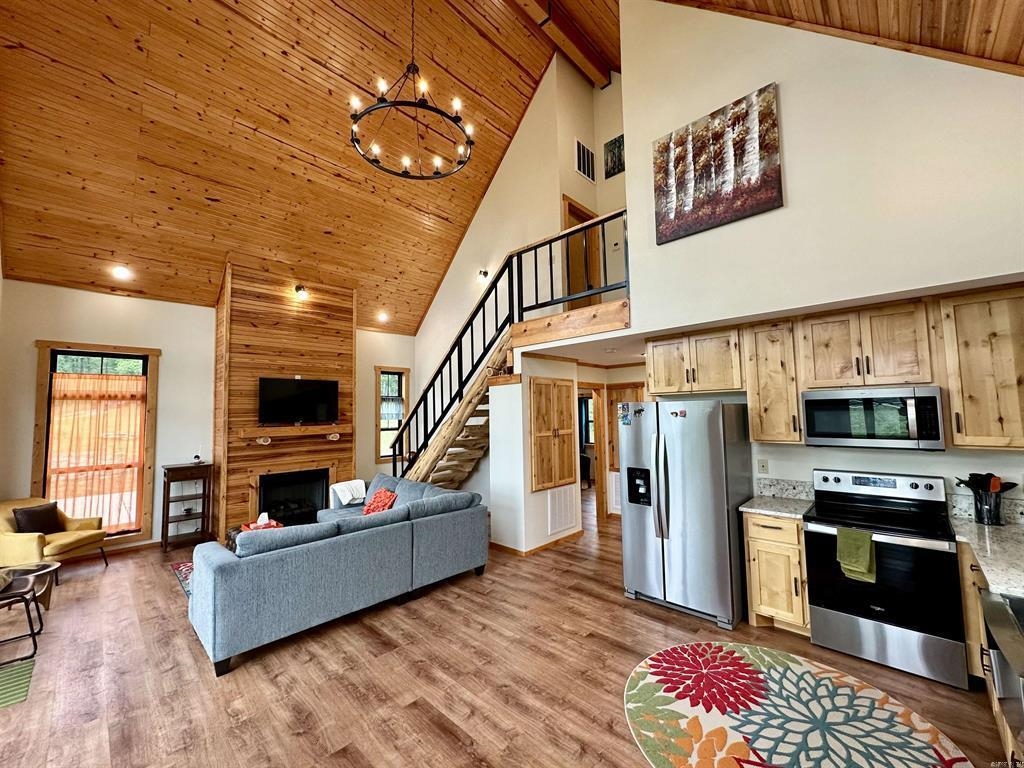 60  Hilltop Lane  Mount Pleasant, AR