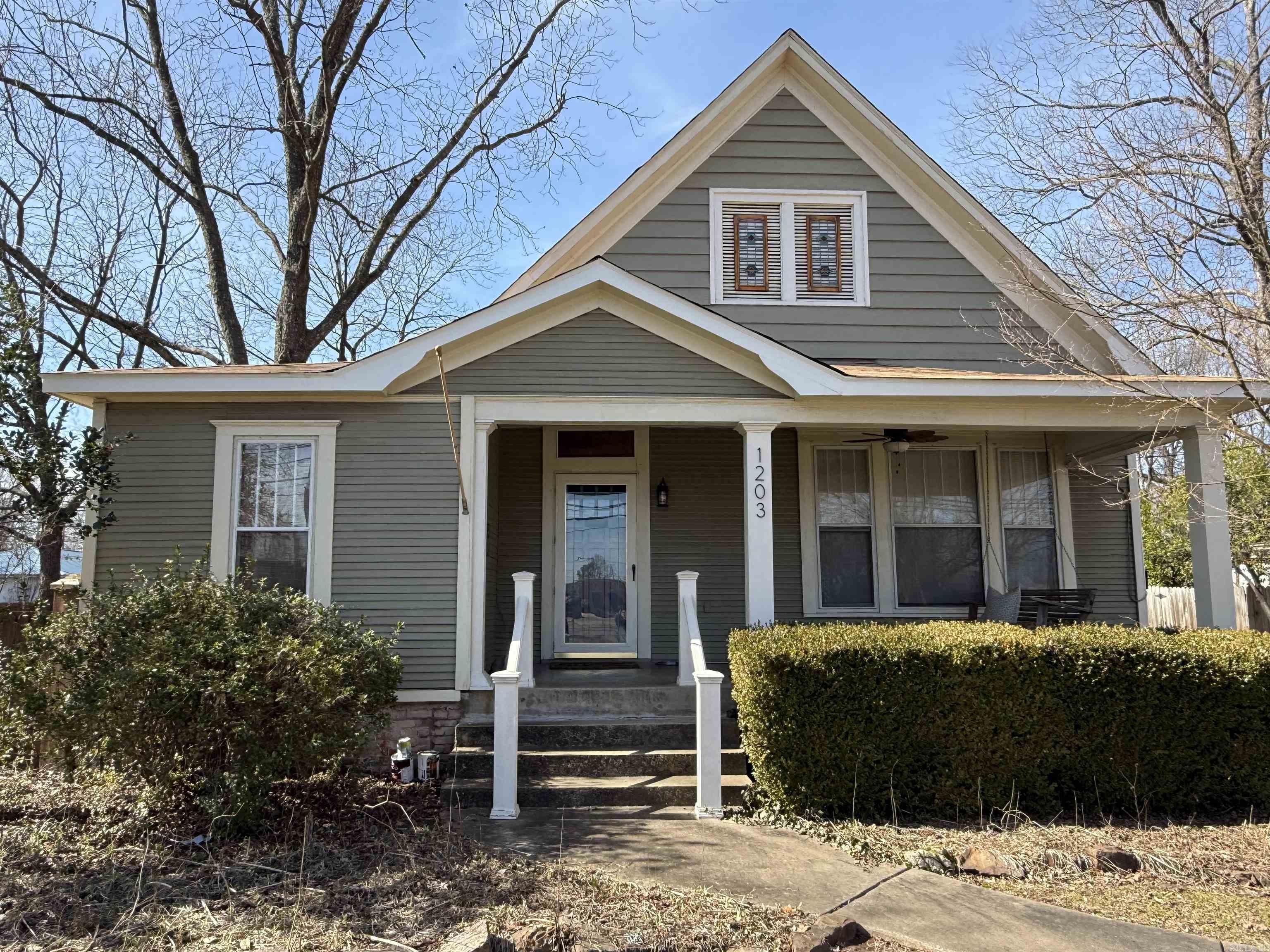 1203  Clifton  Conway, AR