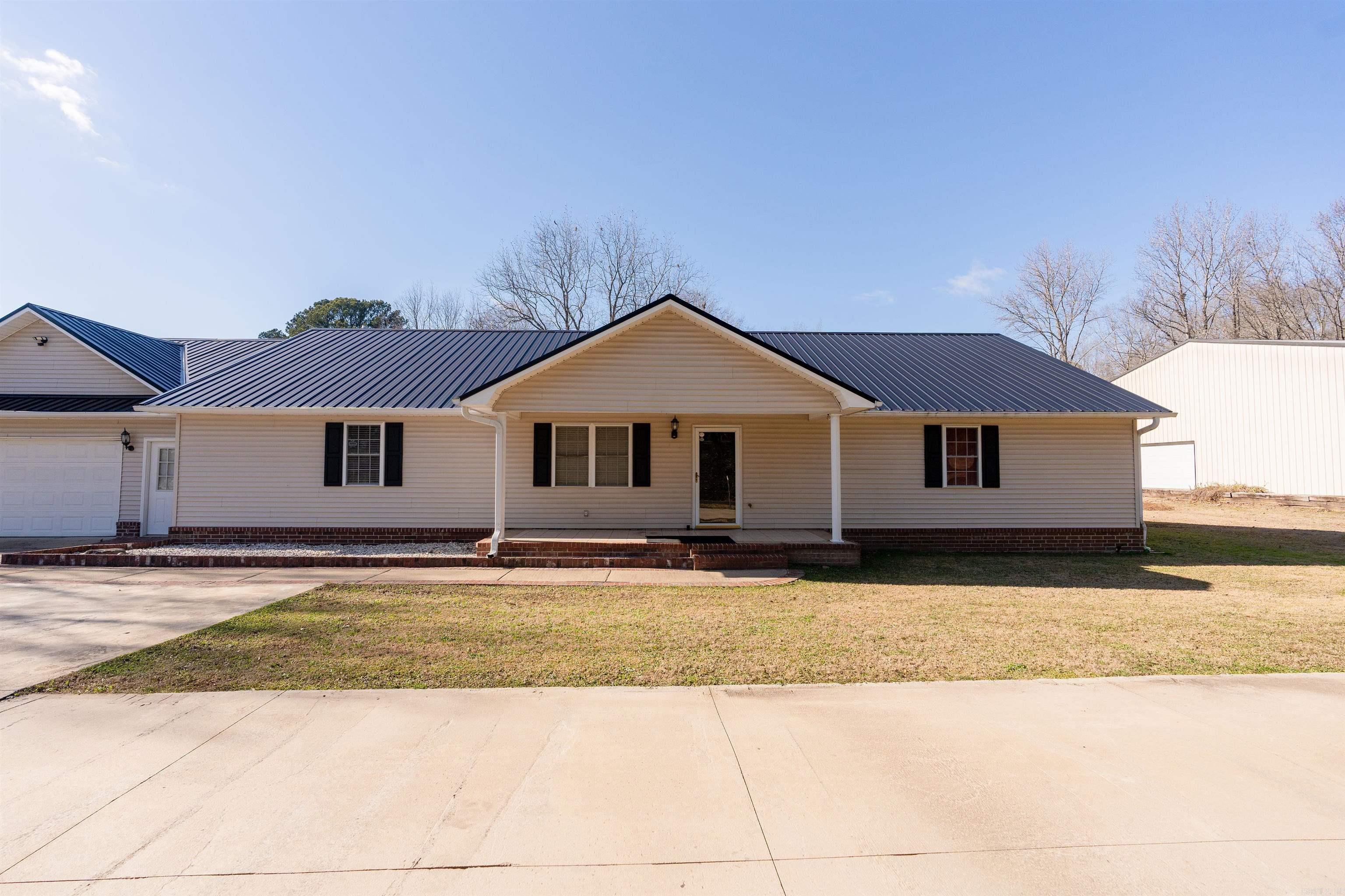 906  Holmes  Searcy, AR