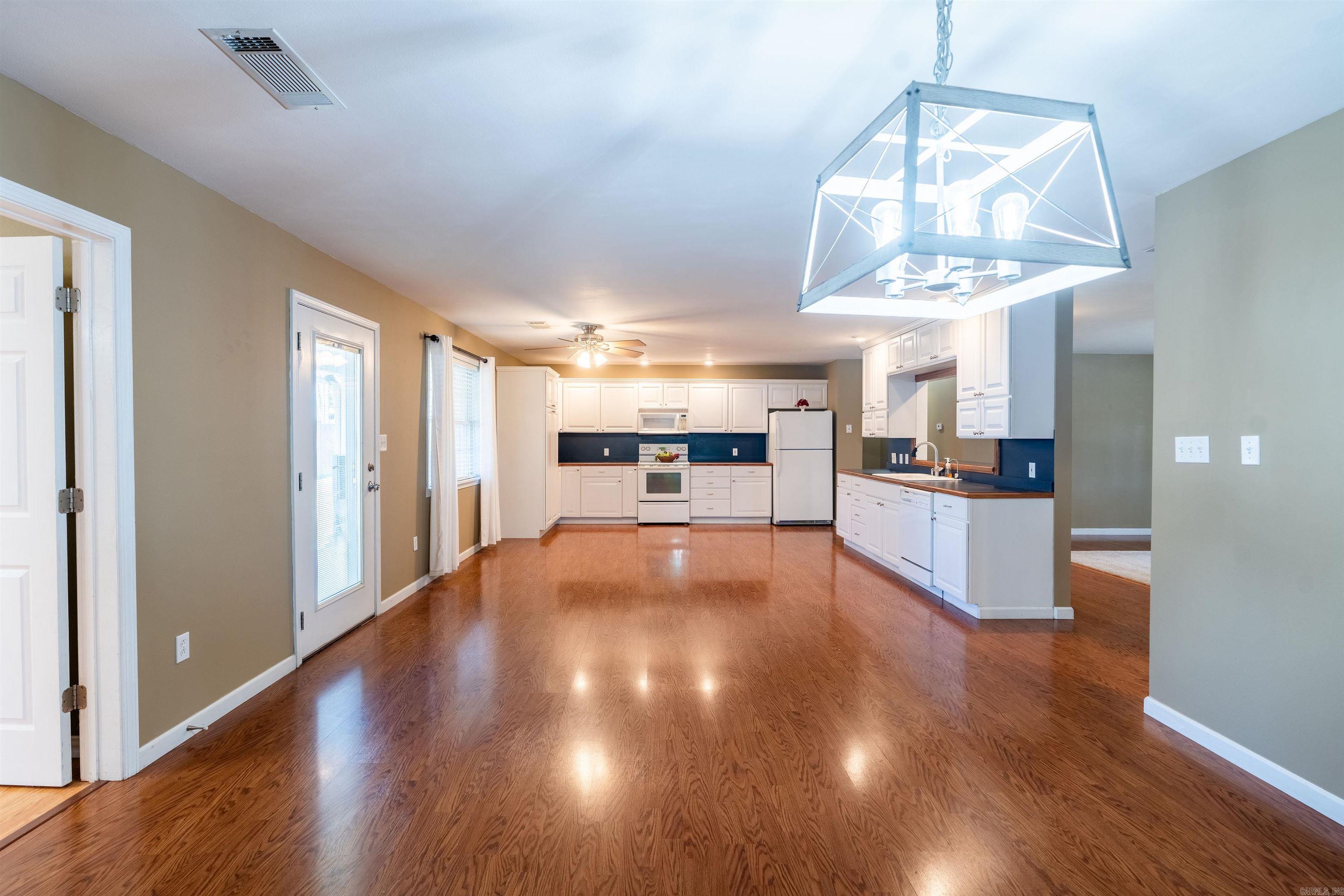 906  Holmes  Searcy, AR