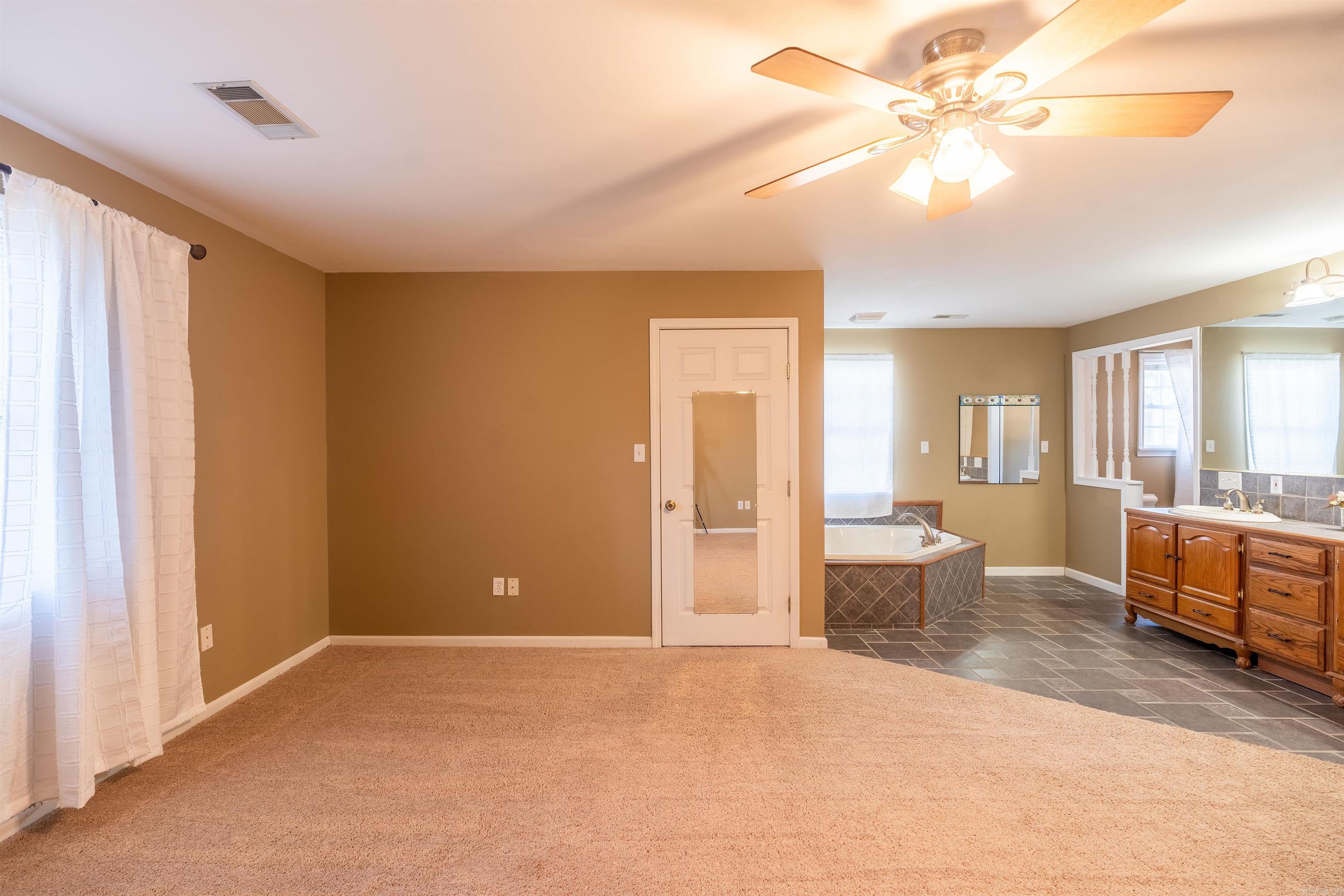 906  Holmes  Searcy, AR