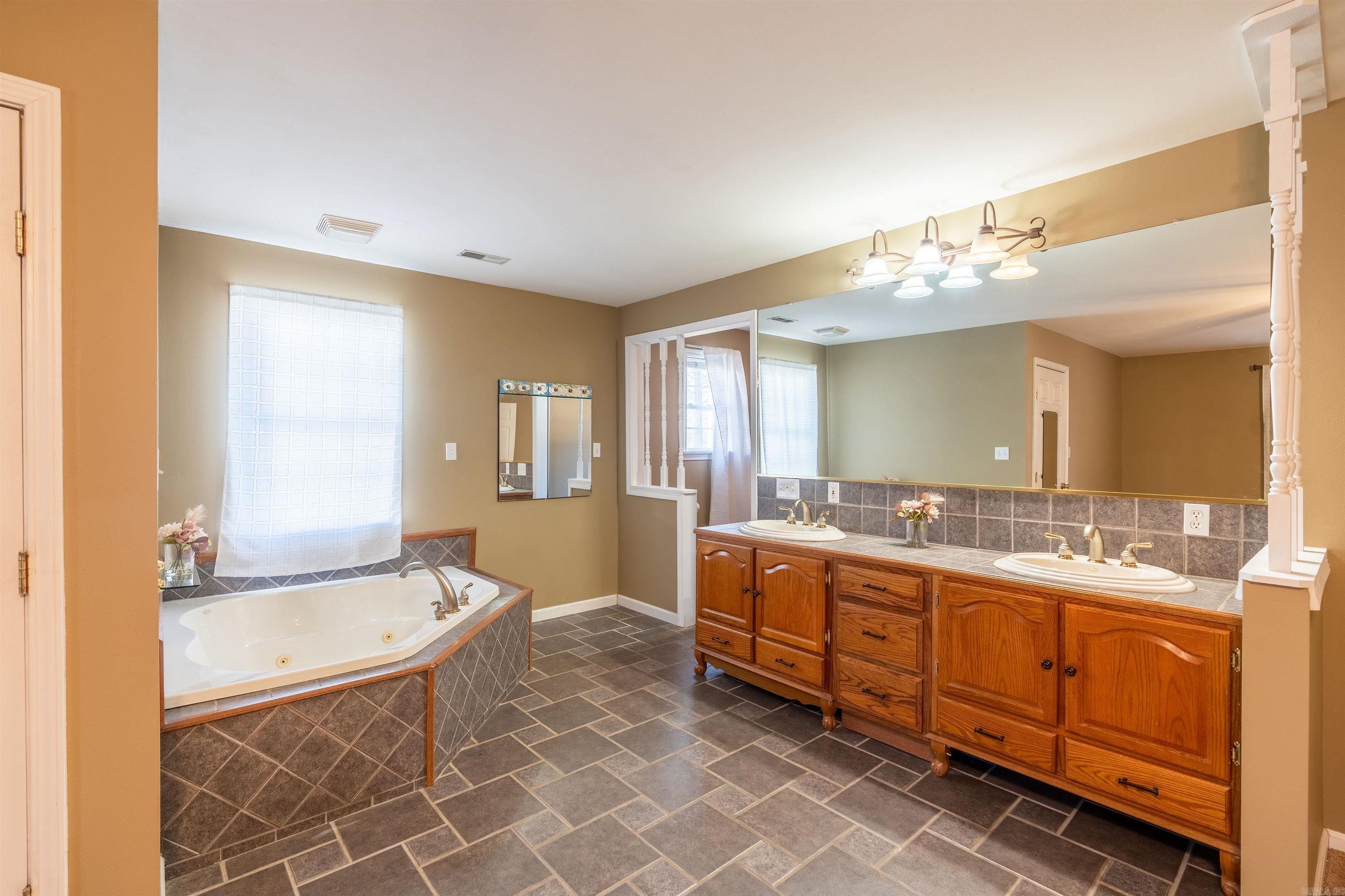 906  Holmes  Searcy, AR