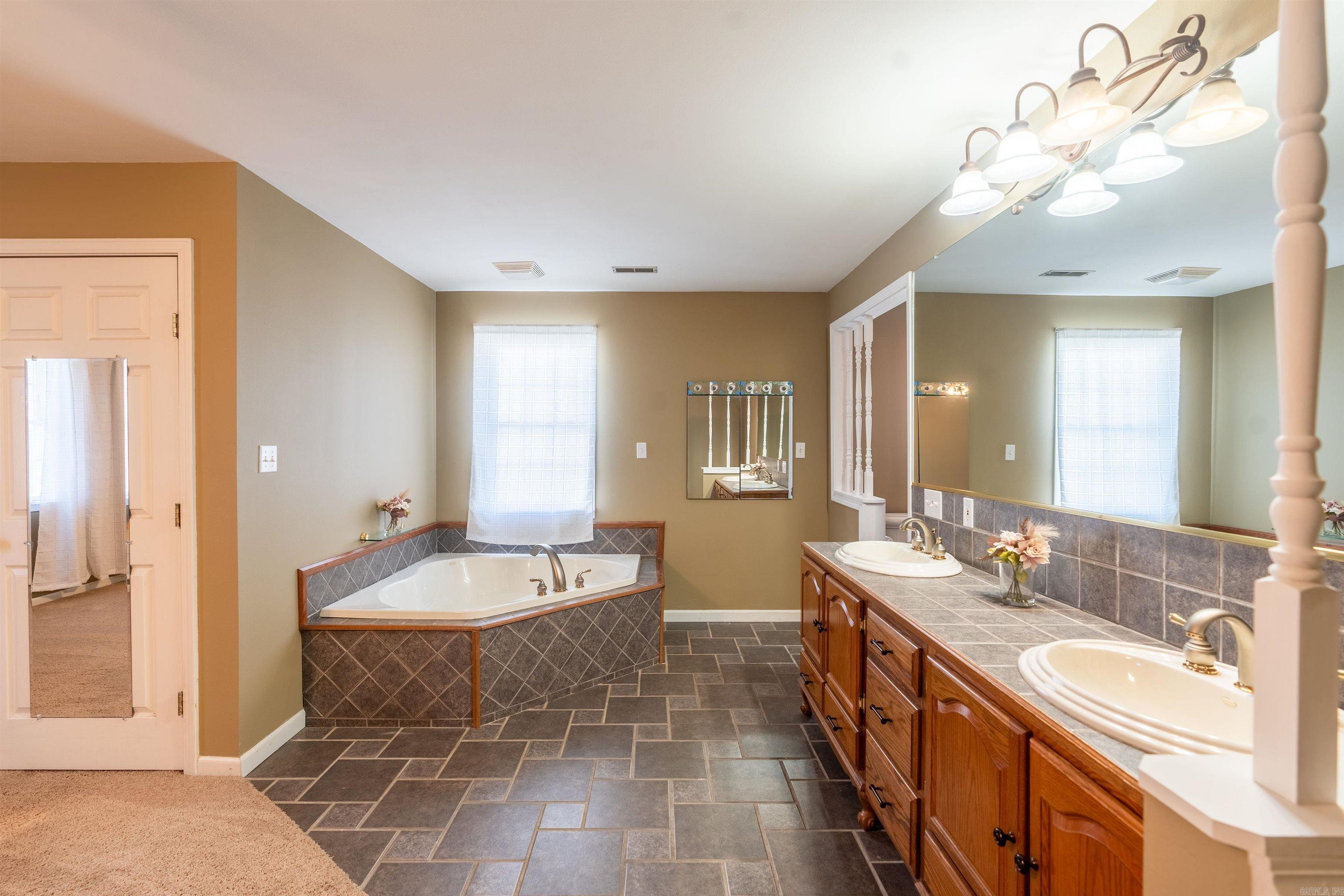 906  Holmes  Searcy, AR
