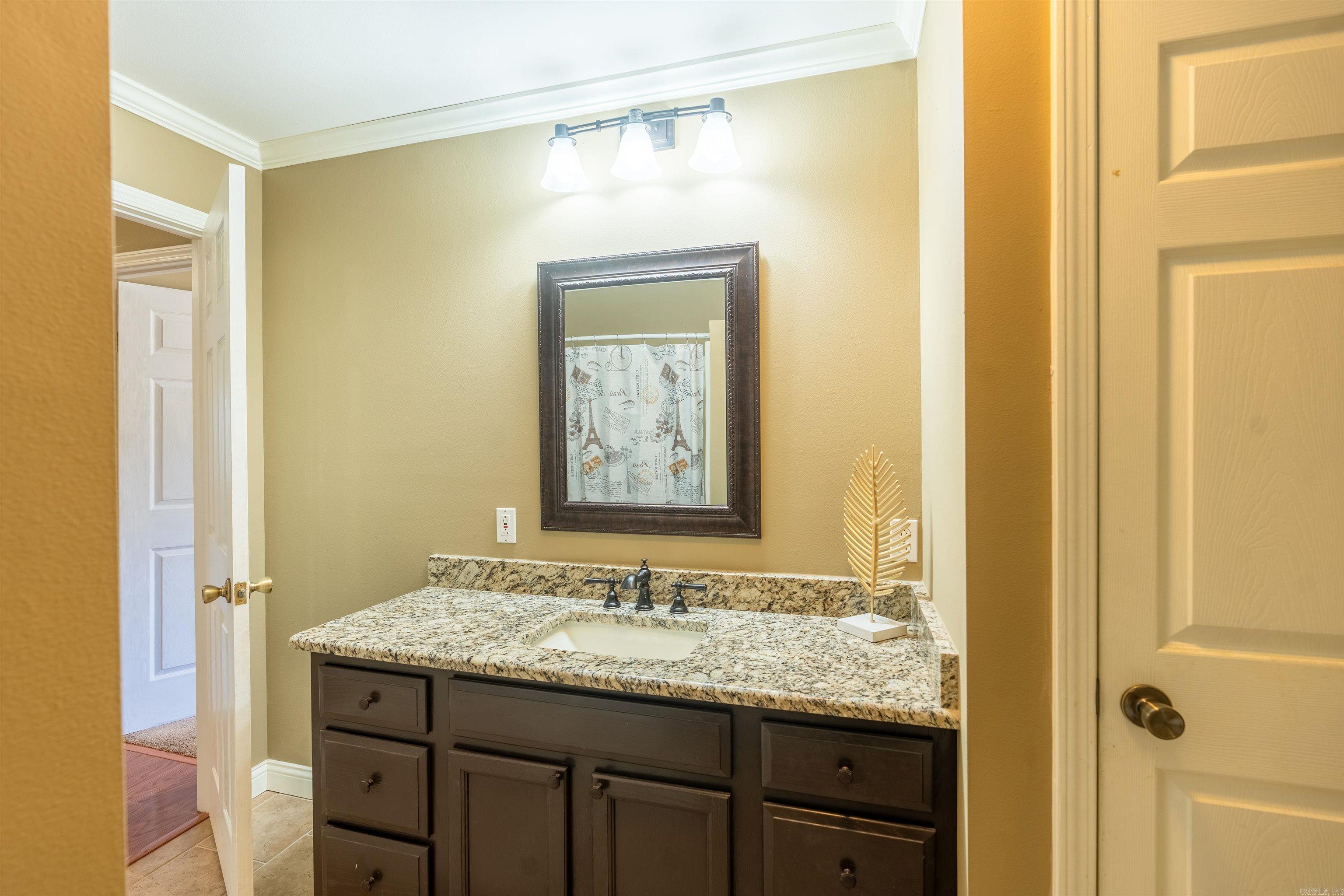 906  Holmes  Searcy, AR