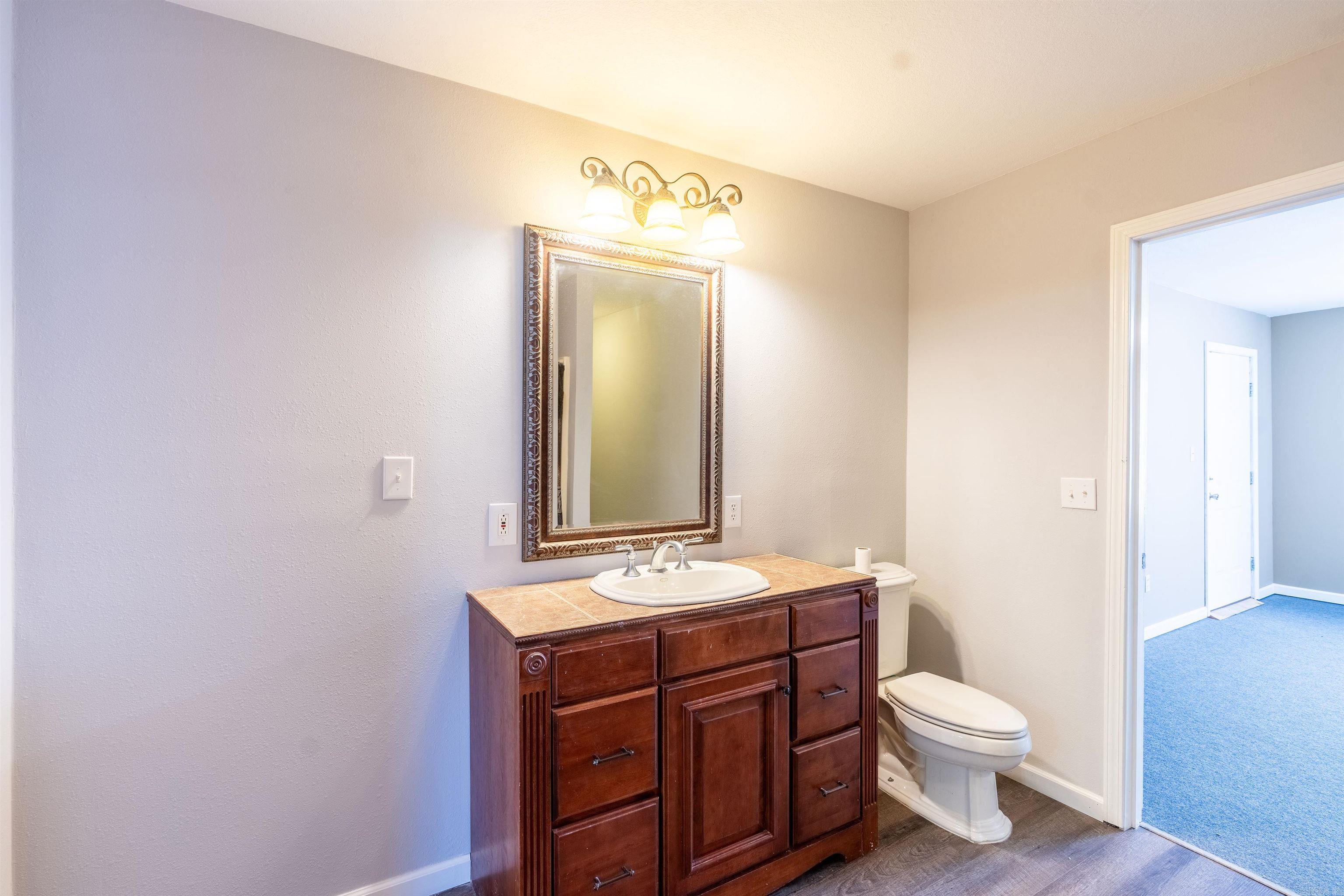 906  Holmes  Searcy, AR