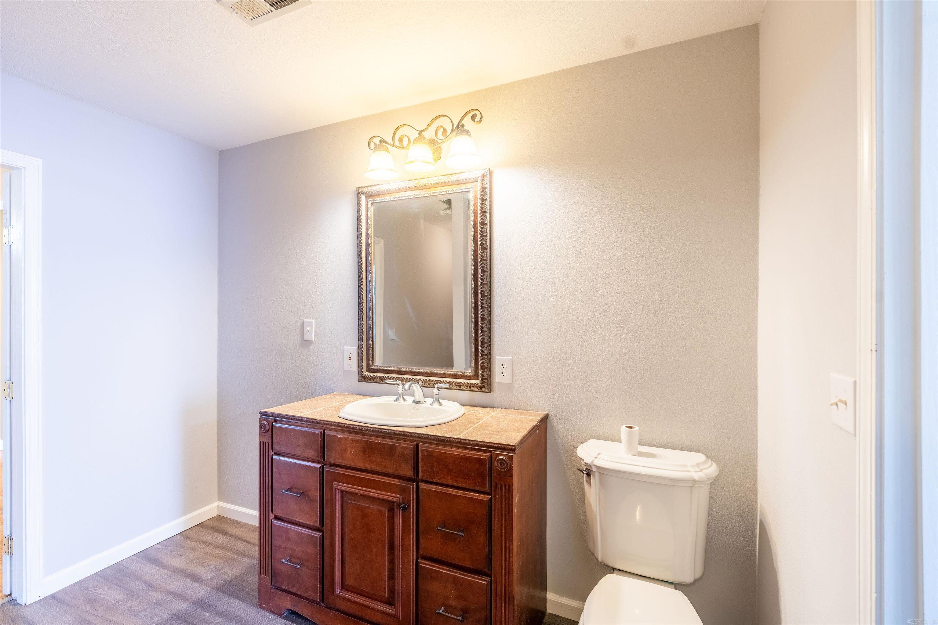 906  Holmes  Searcy, AR