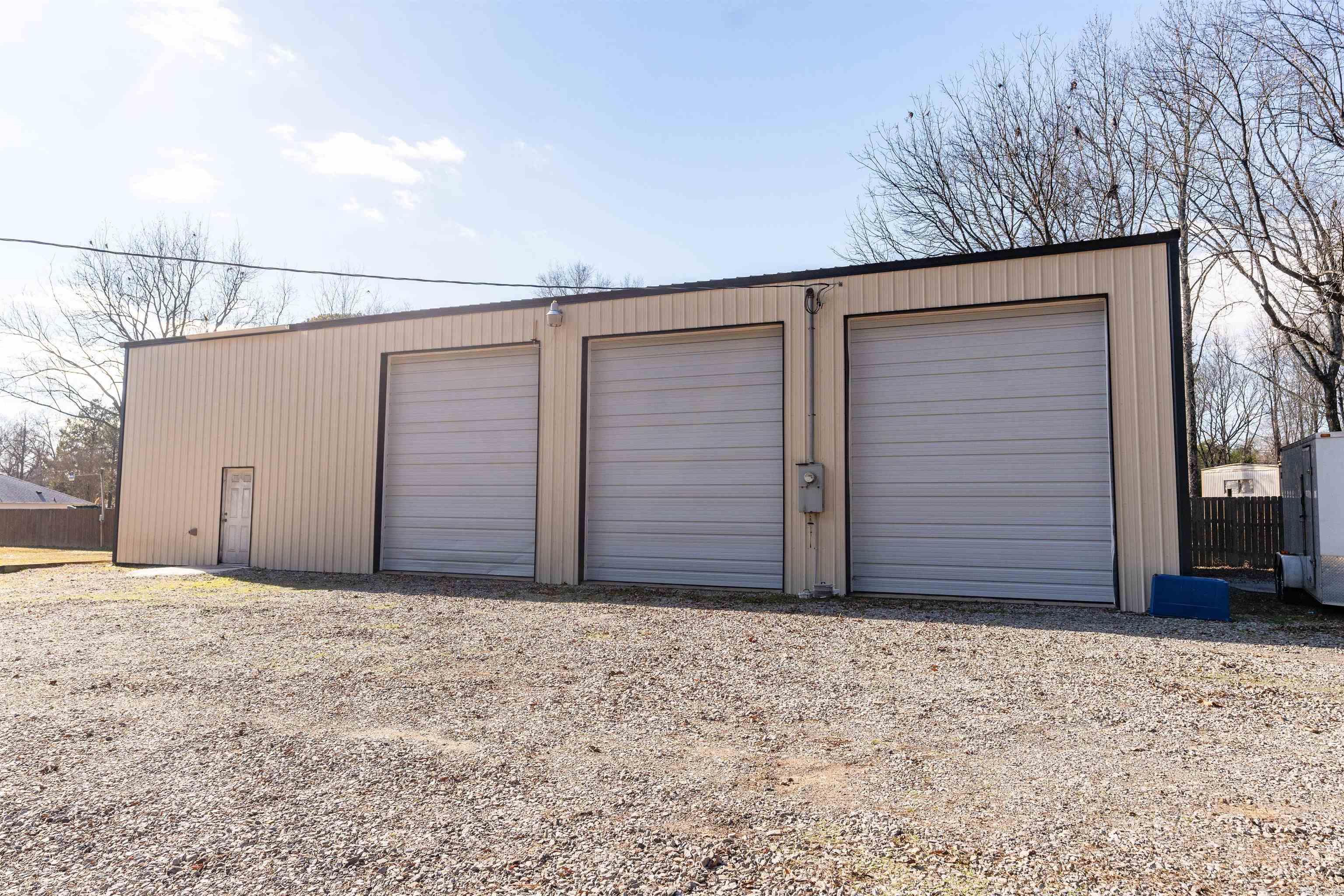 906  Holmes  Searcy, AR