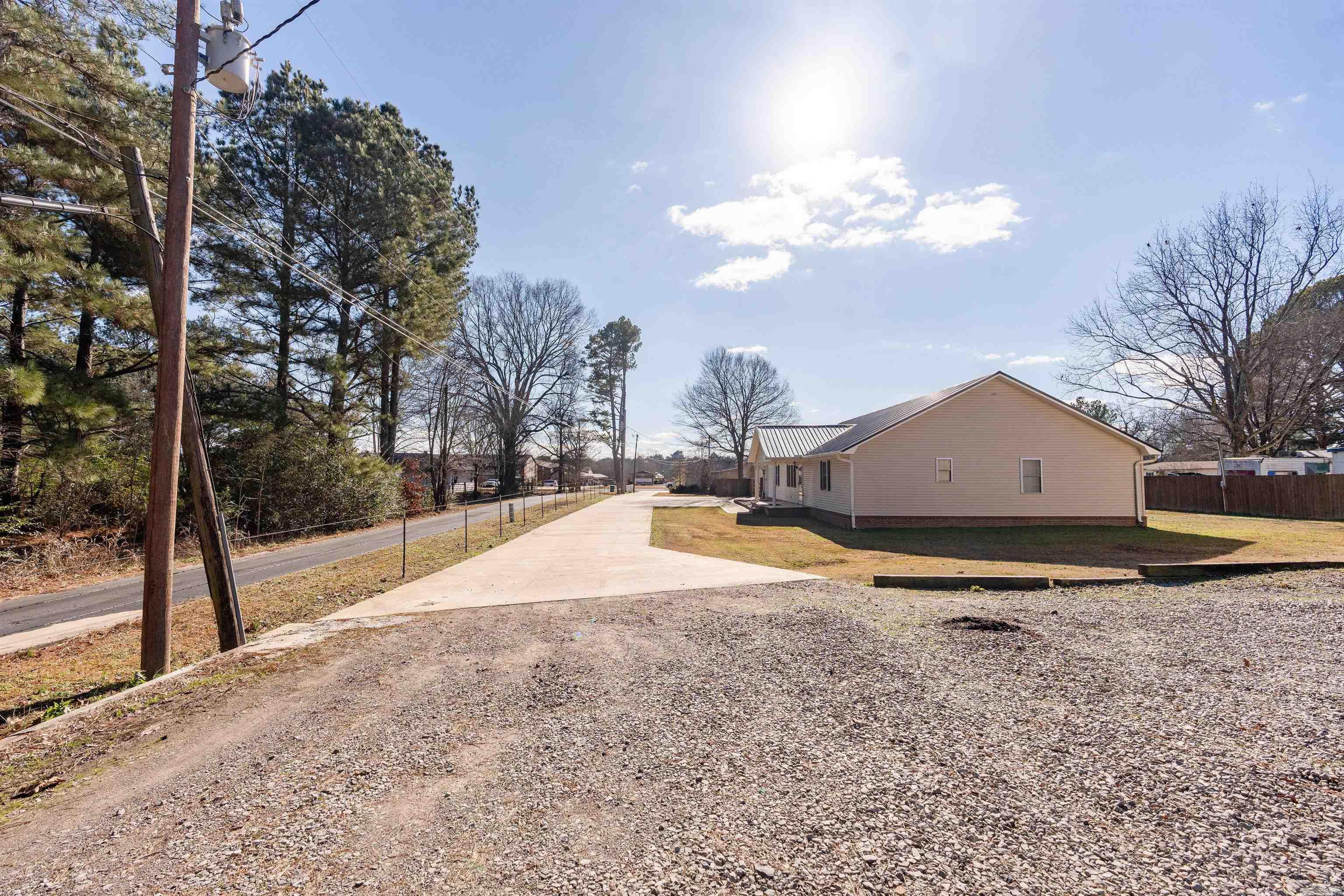 906  Holmes  Searcy, AR