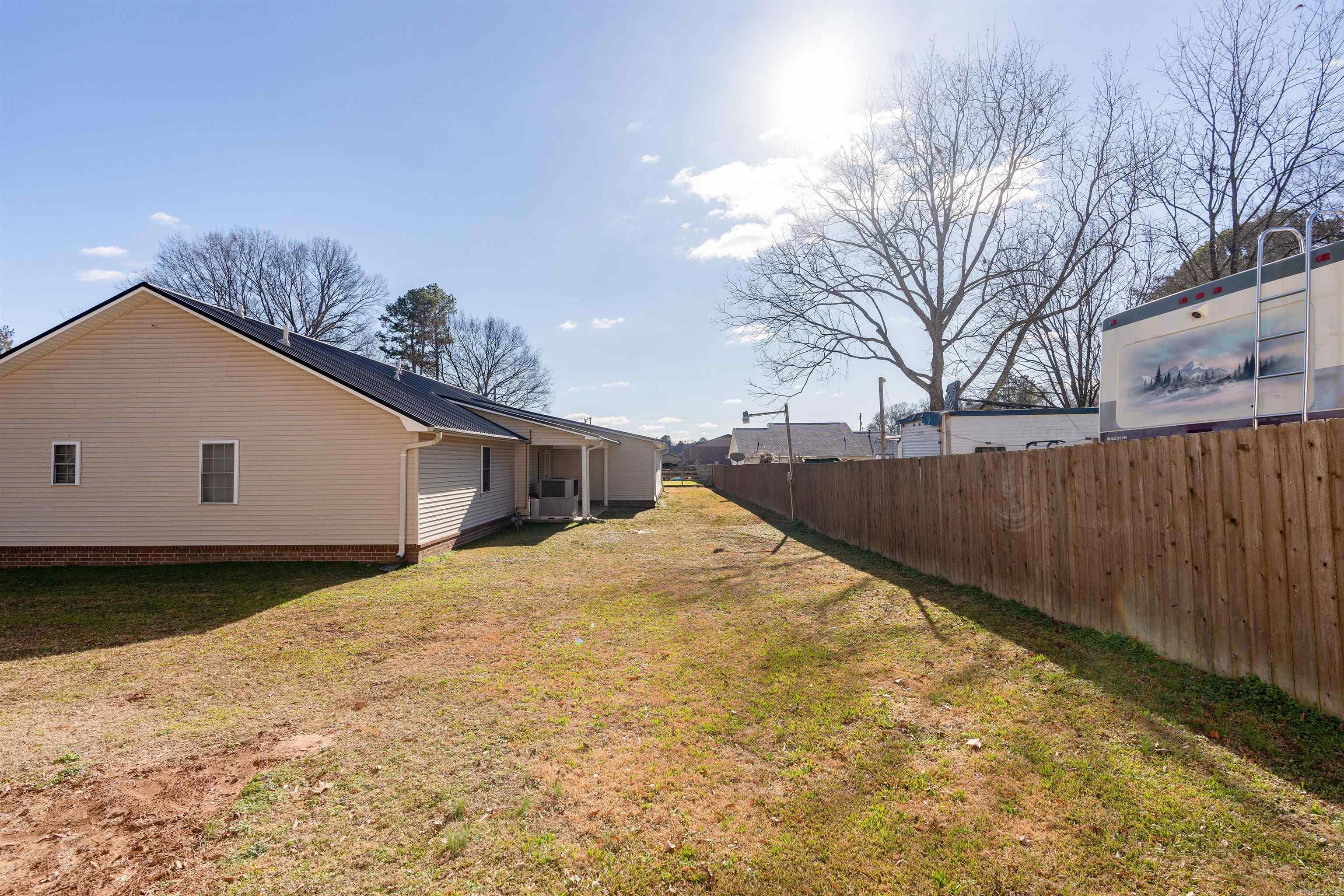 906  Holmes  Searcy, AR