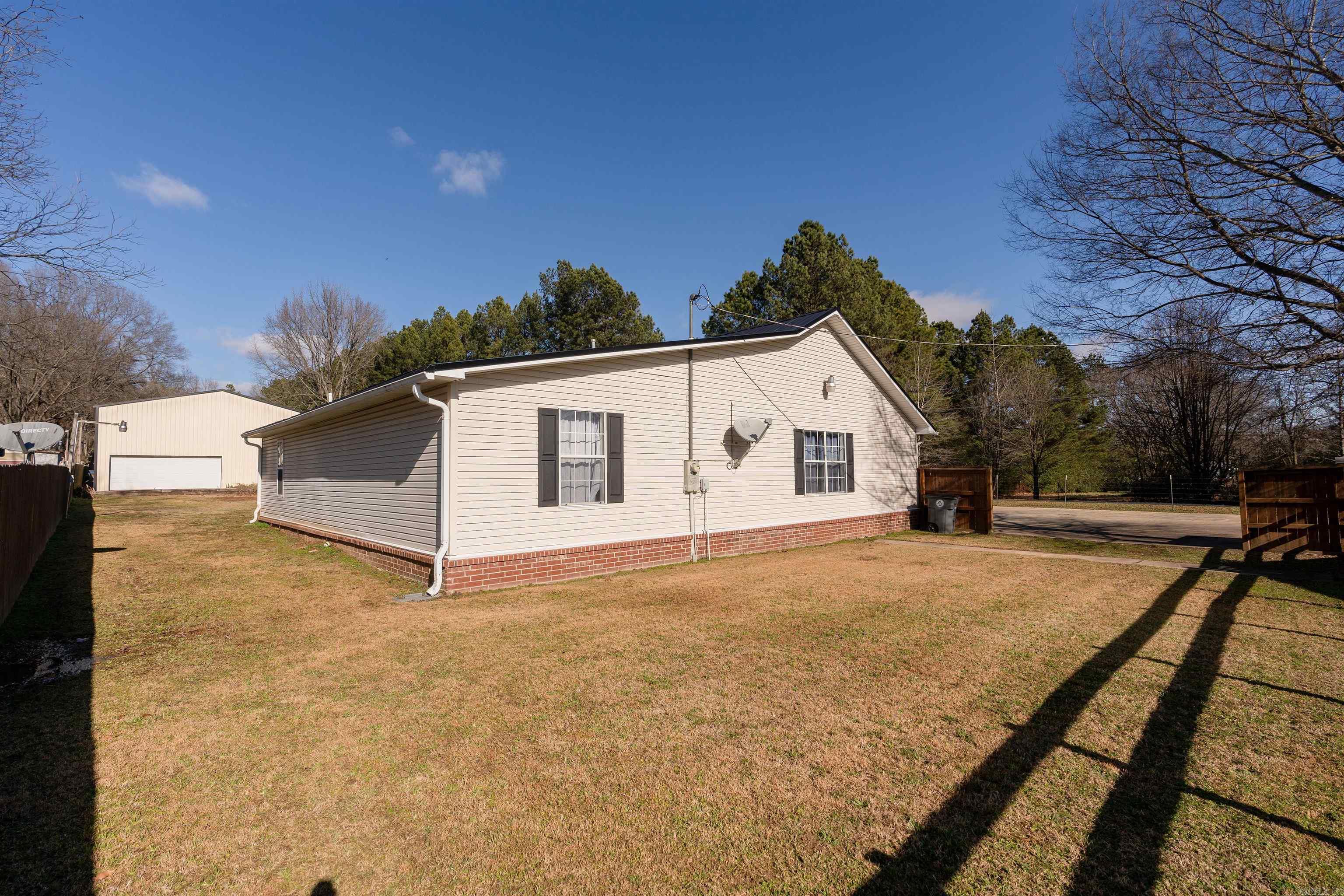 906  Holmes  Searcy, AR