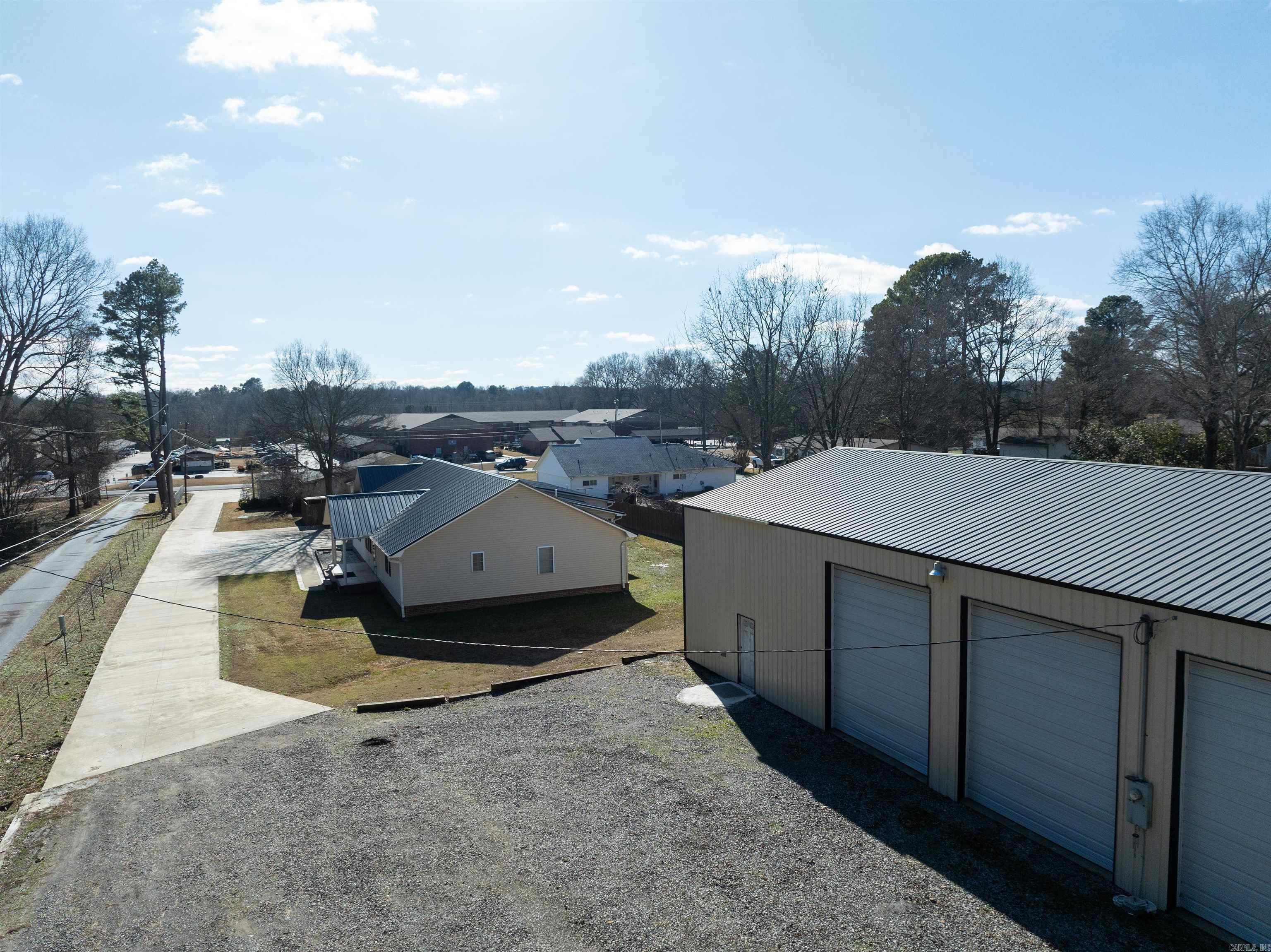 906  Holmes  Searcy, AR