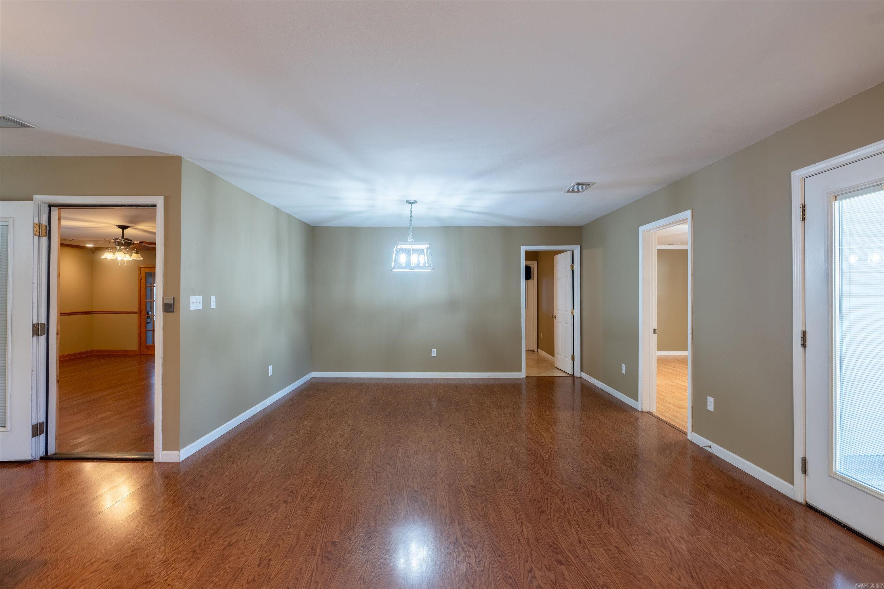 906  Holmes  Searcy, AR