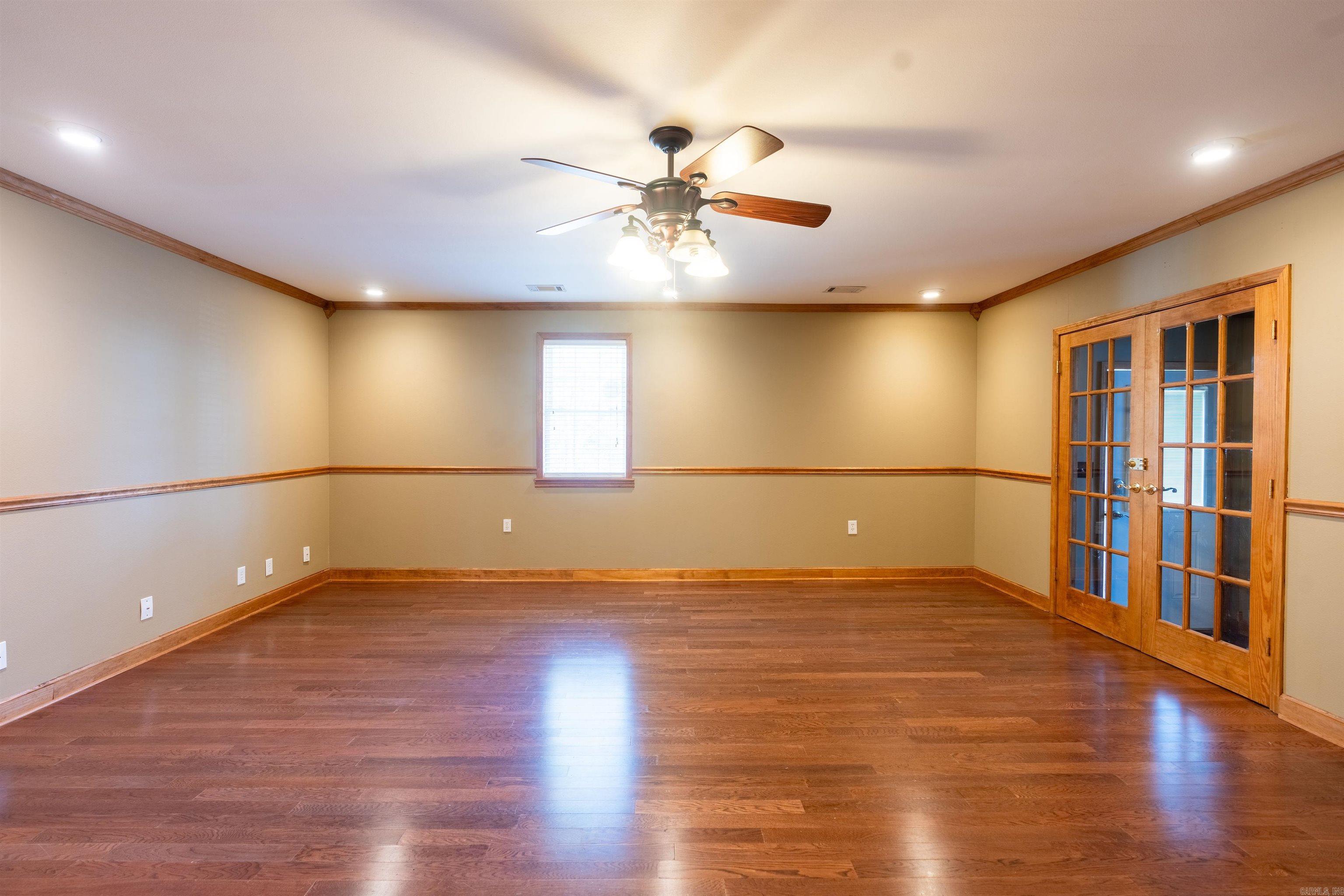 906  Holmes  Searcy, AR