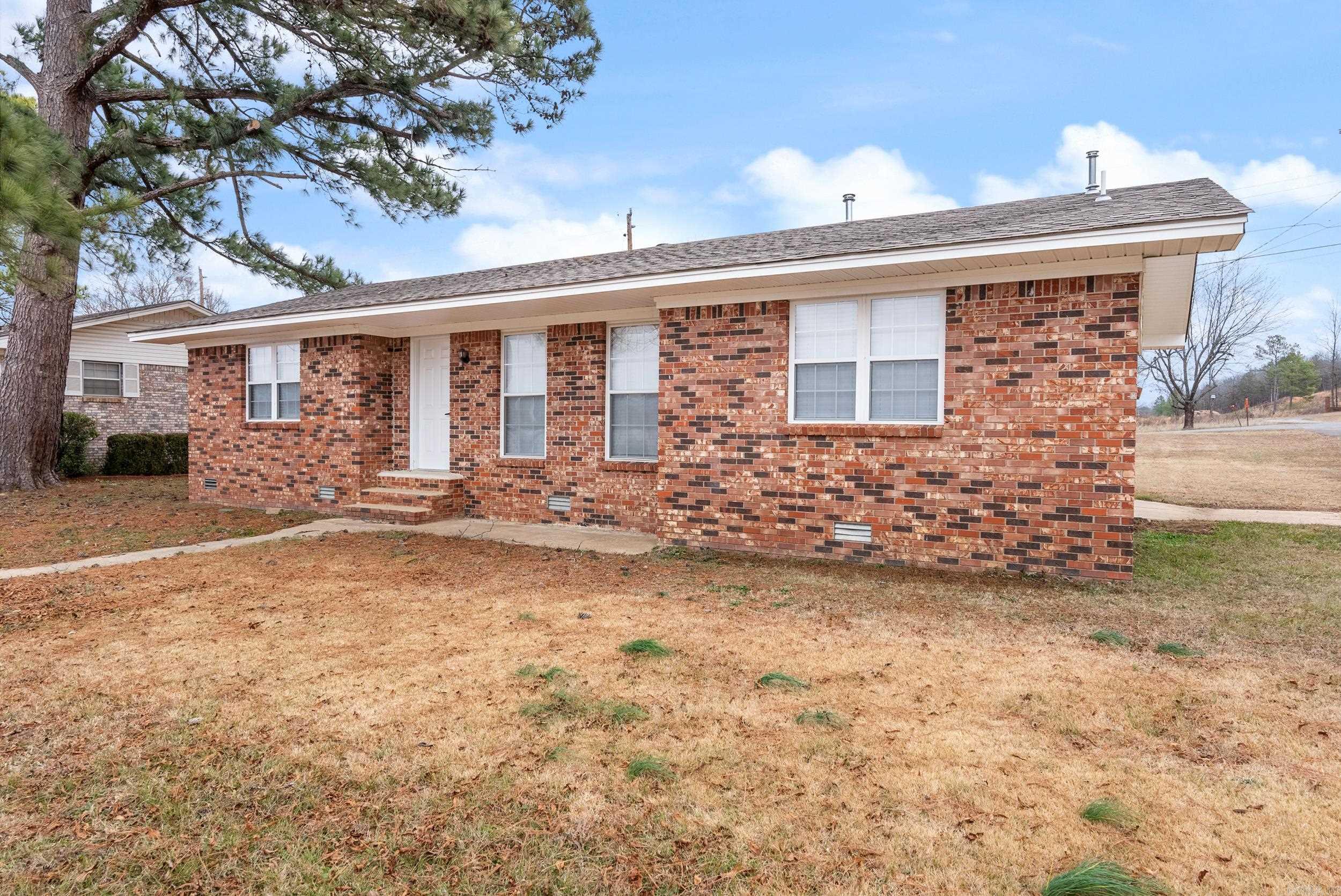 113 S Crestliner  Morrilton, AR