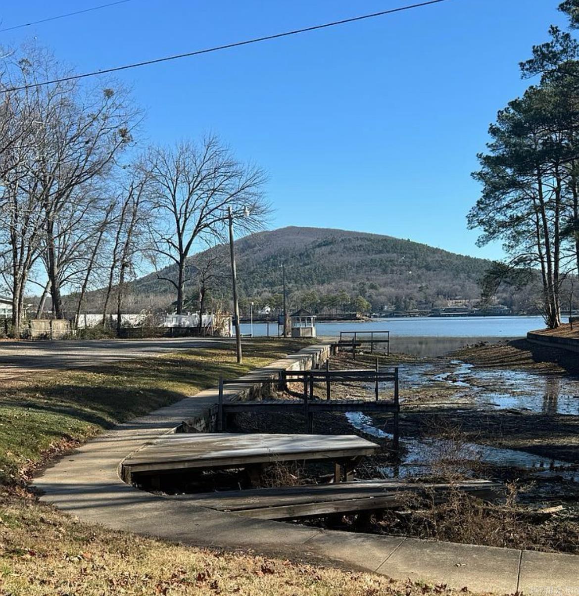 233  Bayside  Hot Springs, AR
