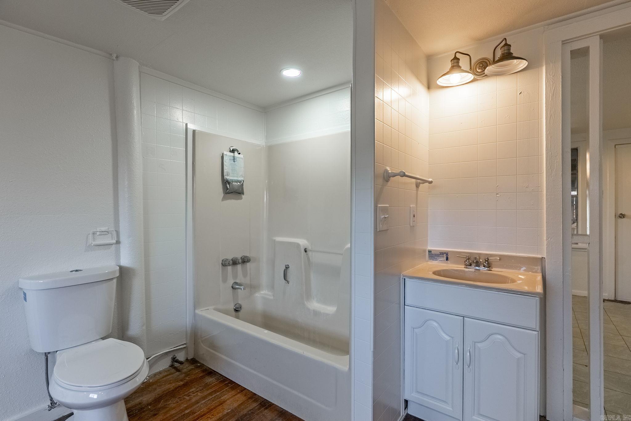 5107  B  Little Rock, AR